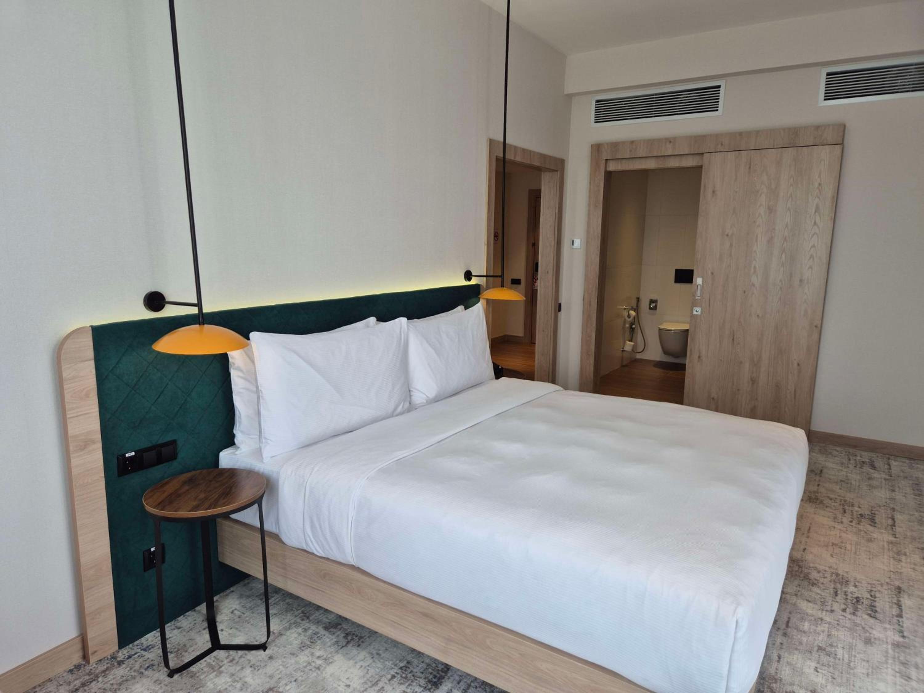 One-Bedroom King Suite with Balcony - Photo 6