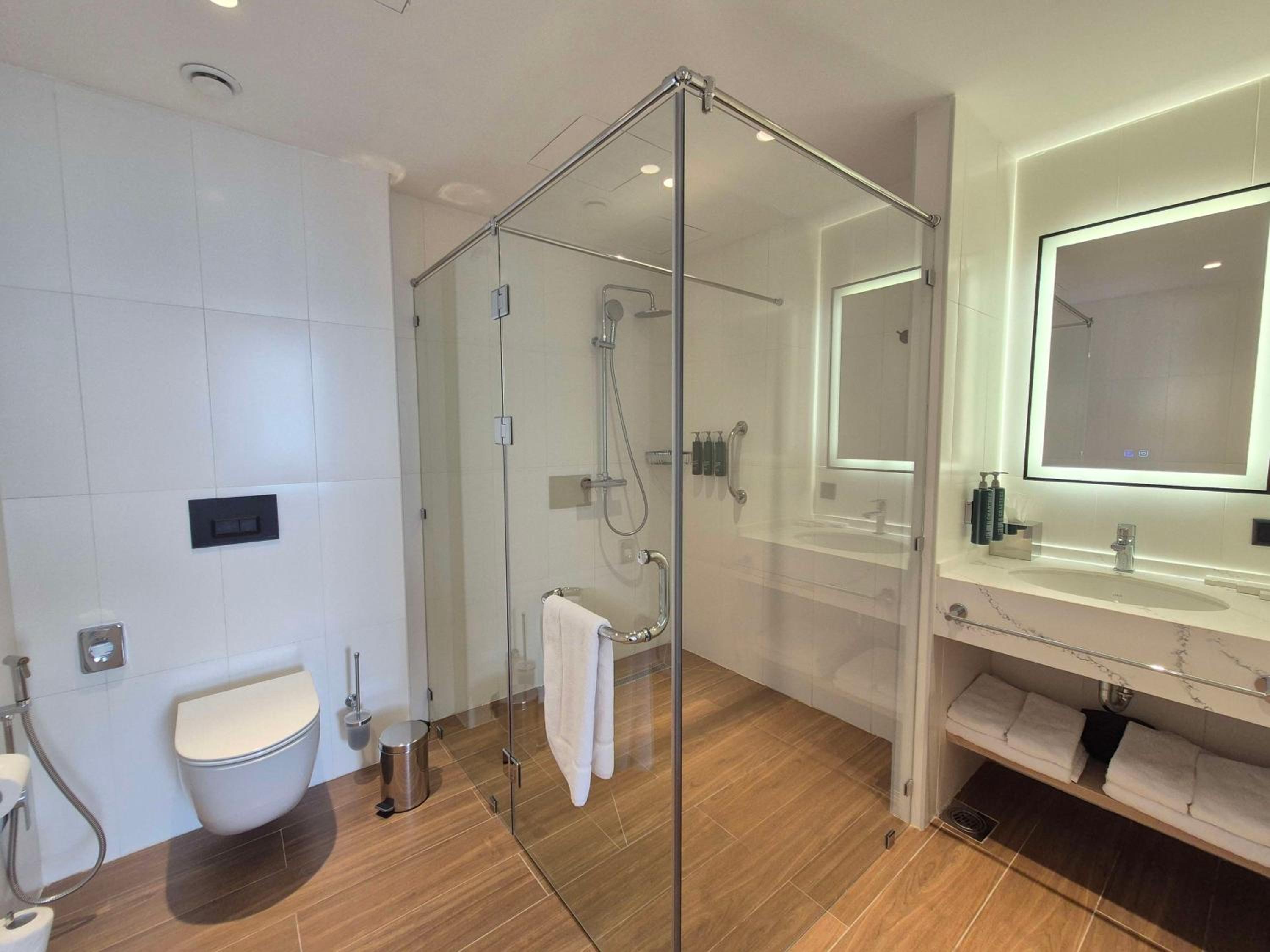 One-Bedroom King Suite with Balcony - Photo 12