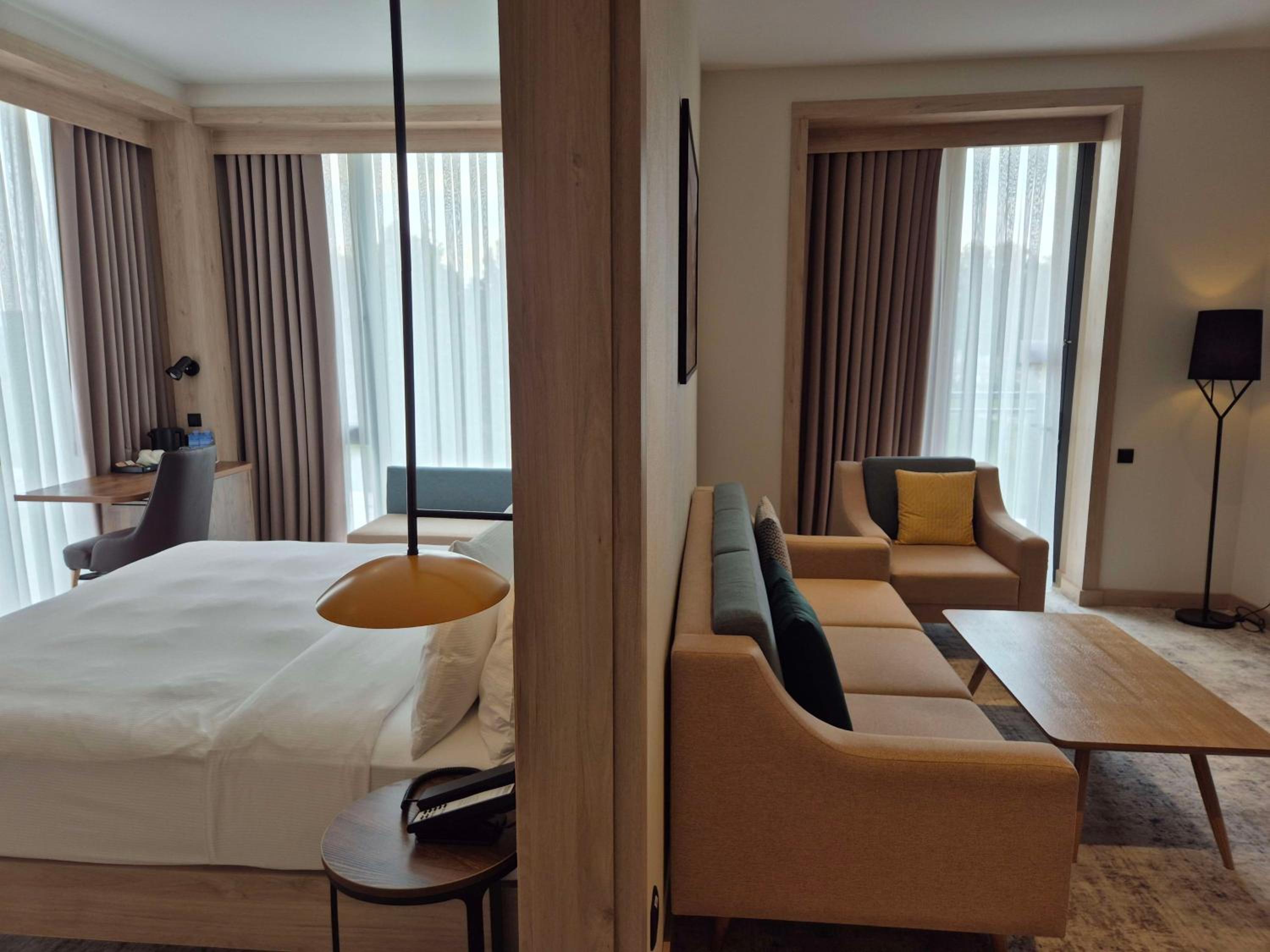 One-Bedroom King Suite with Balcony - Photo 5