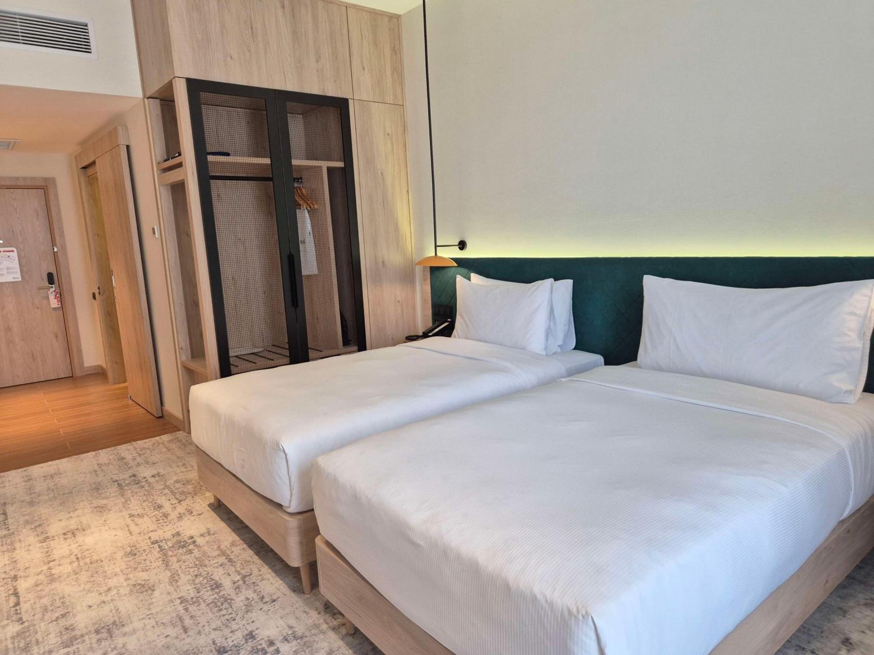 Twin Room - Photo 3
