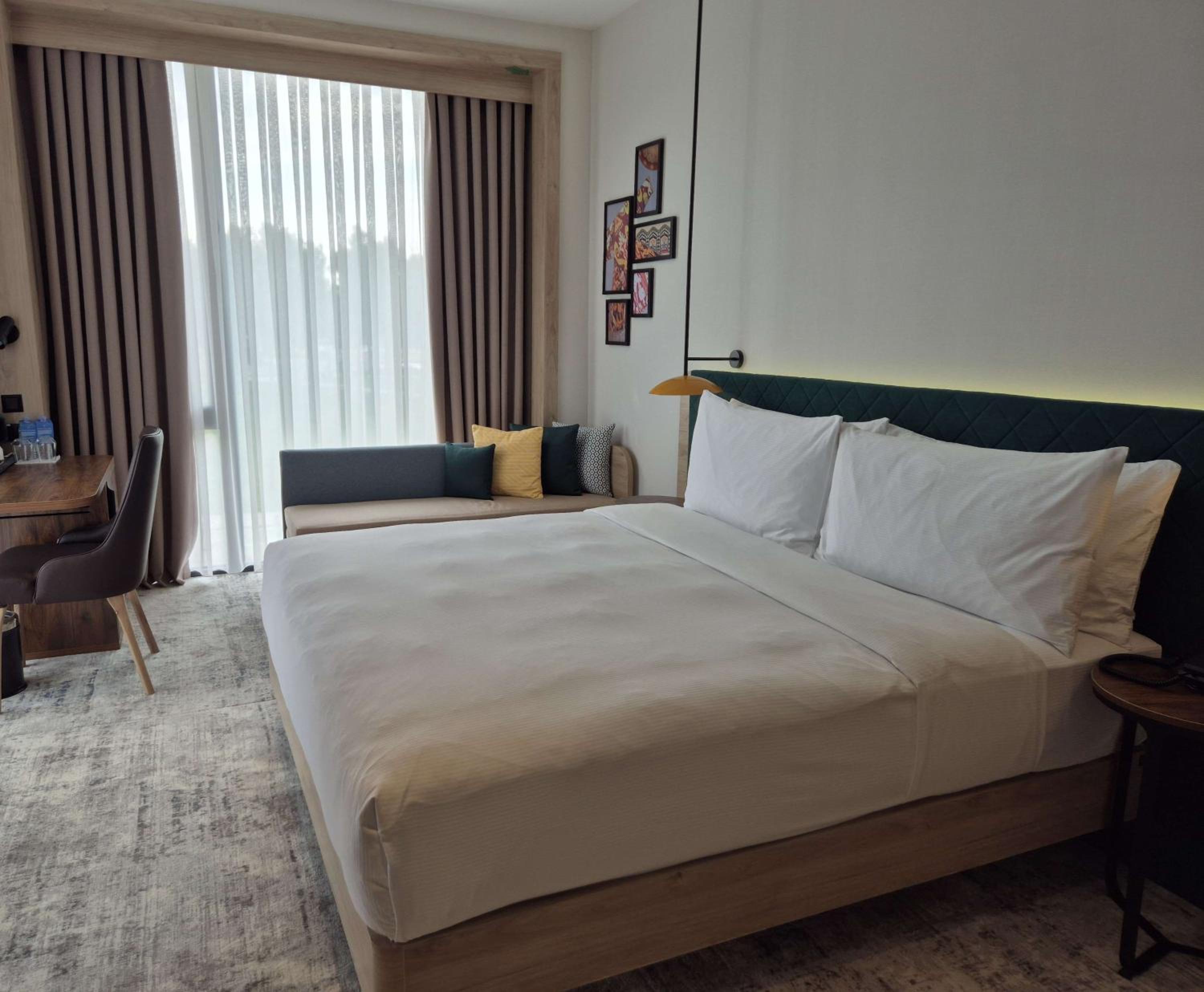 One-Bedroom King Suite with Balcony - Photo 7