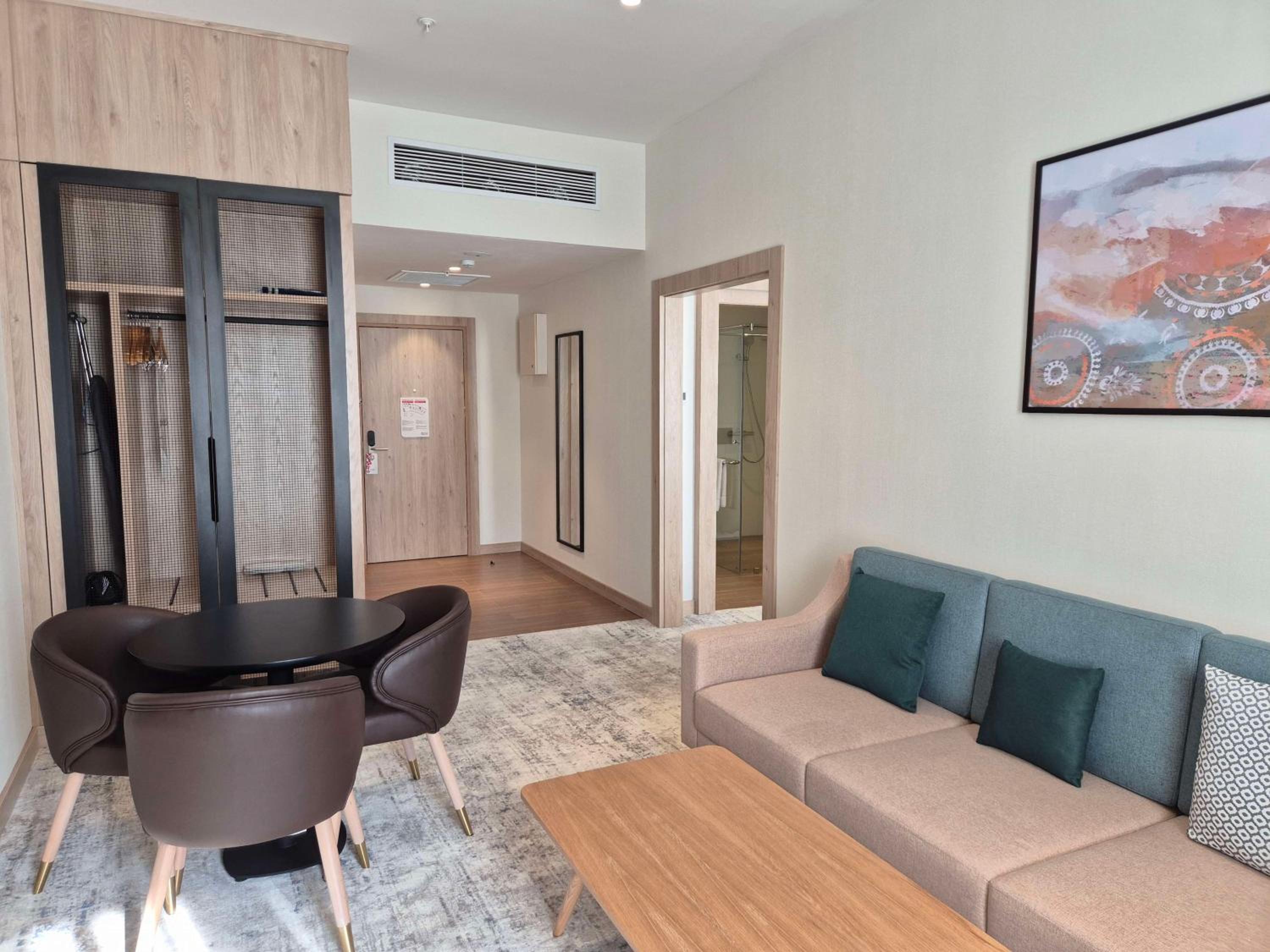 One-Bedroom King Suite with Balcony - Photo 8