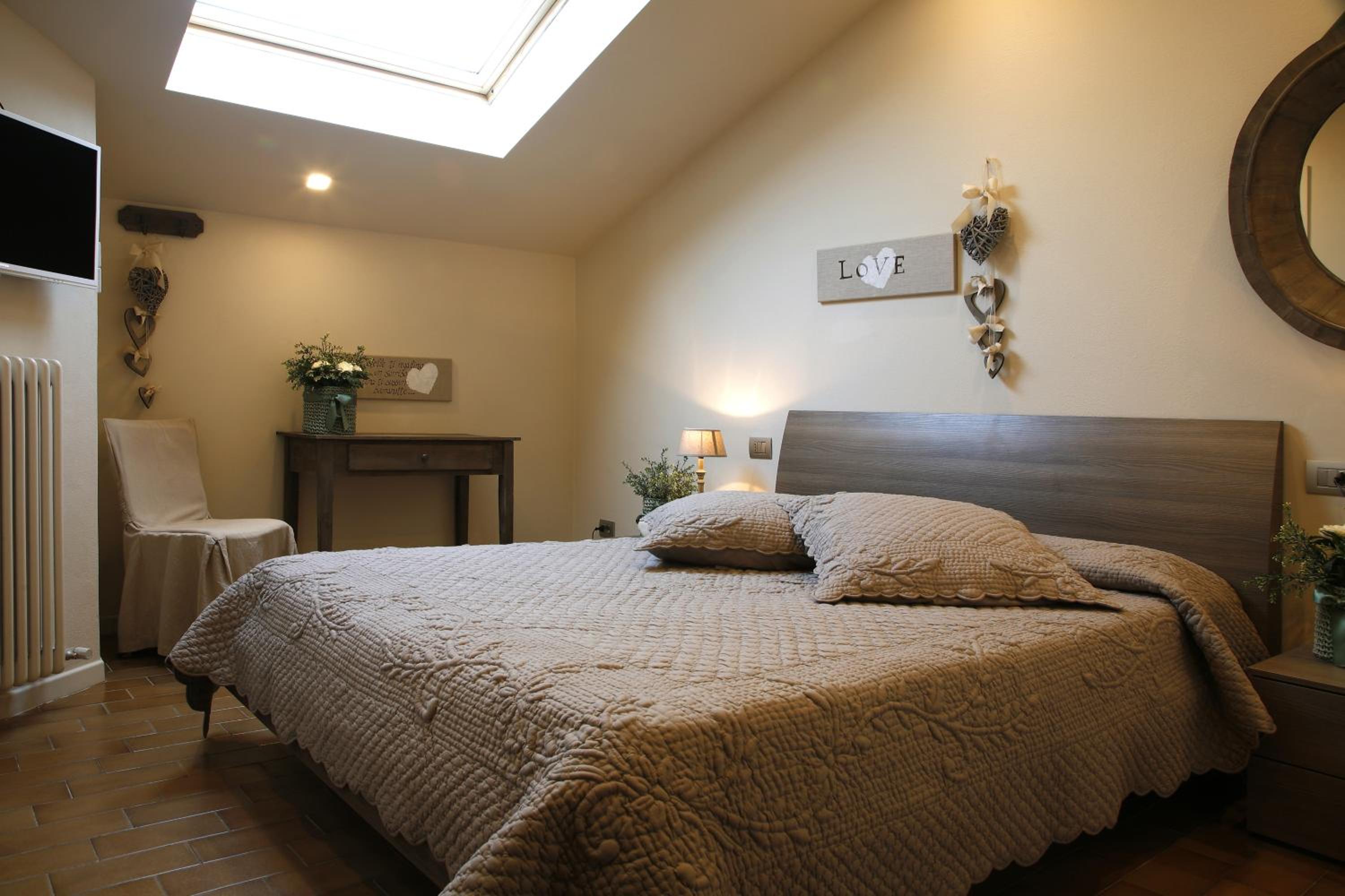 Standard Double Room - Photo 5
