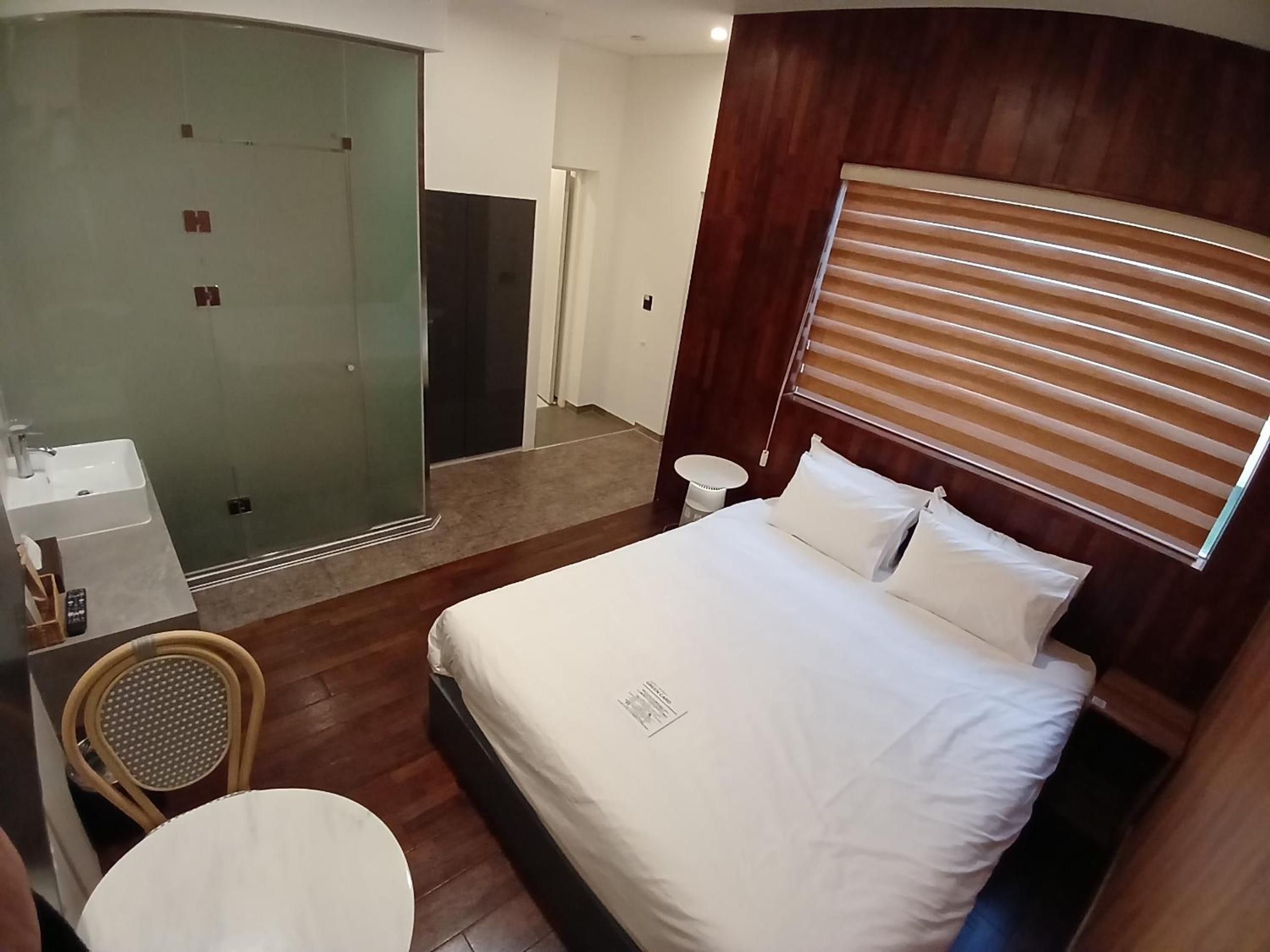 Suite with Spa Bath - Photo 8