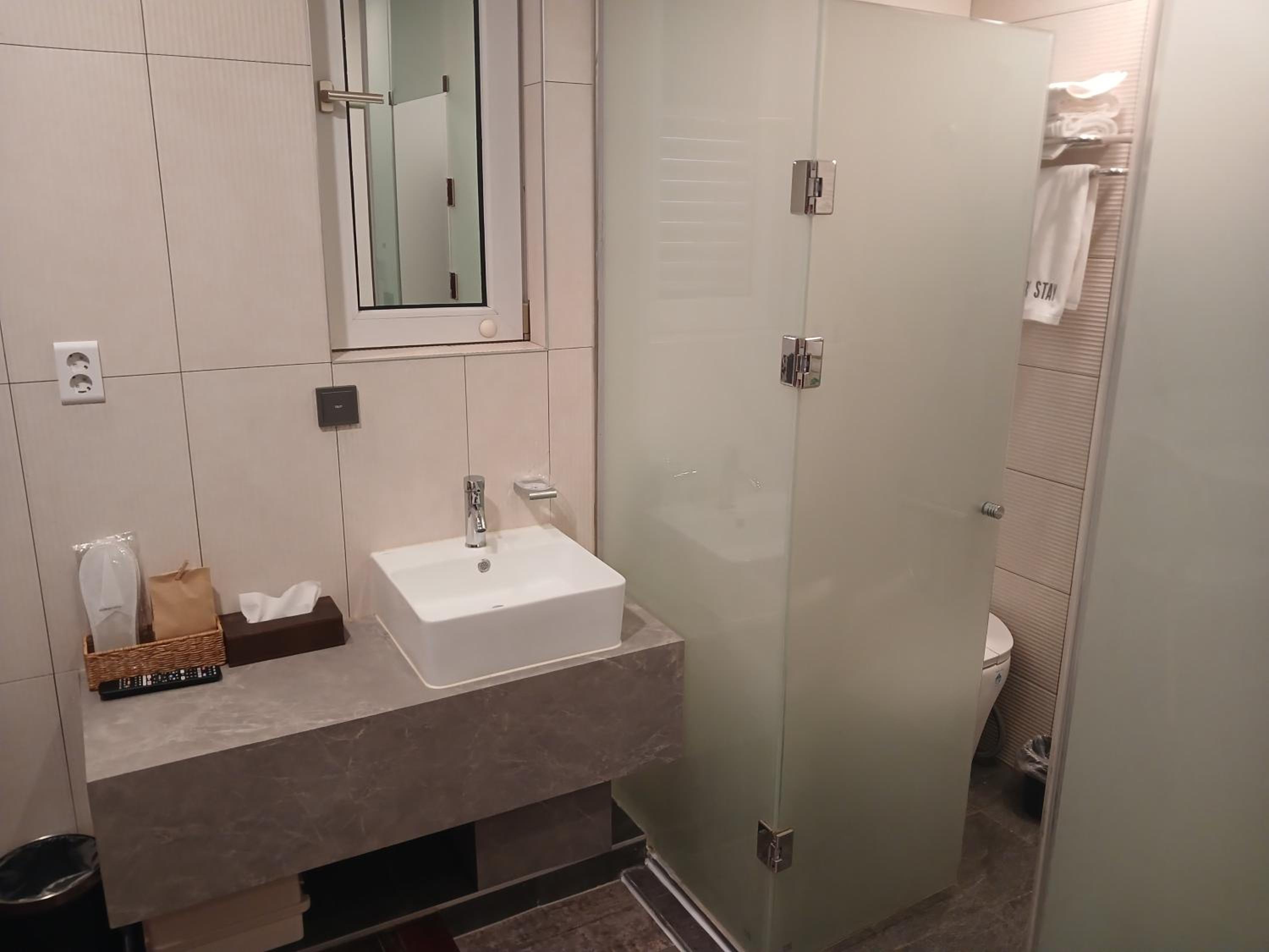 Suite with Spa Bath - Photo 5