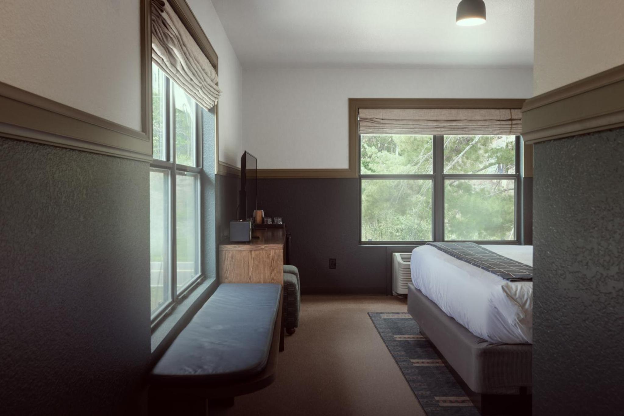 King Suite with Sofa Bed - High Floor - Photo 1
