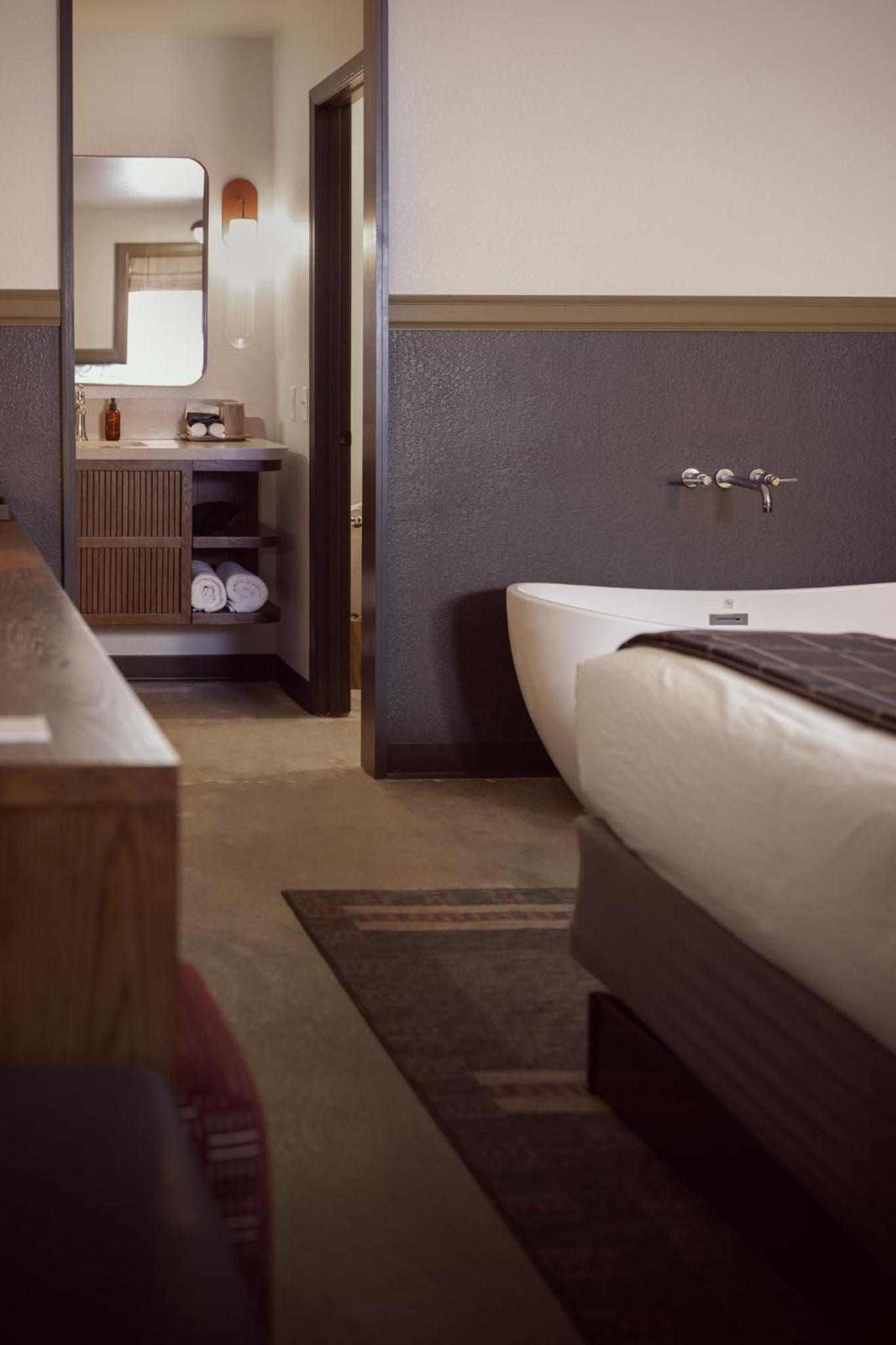 King Room with Spa Bath - Ground Floor - Photo 2