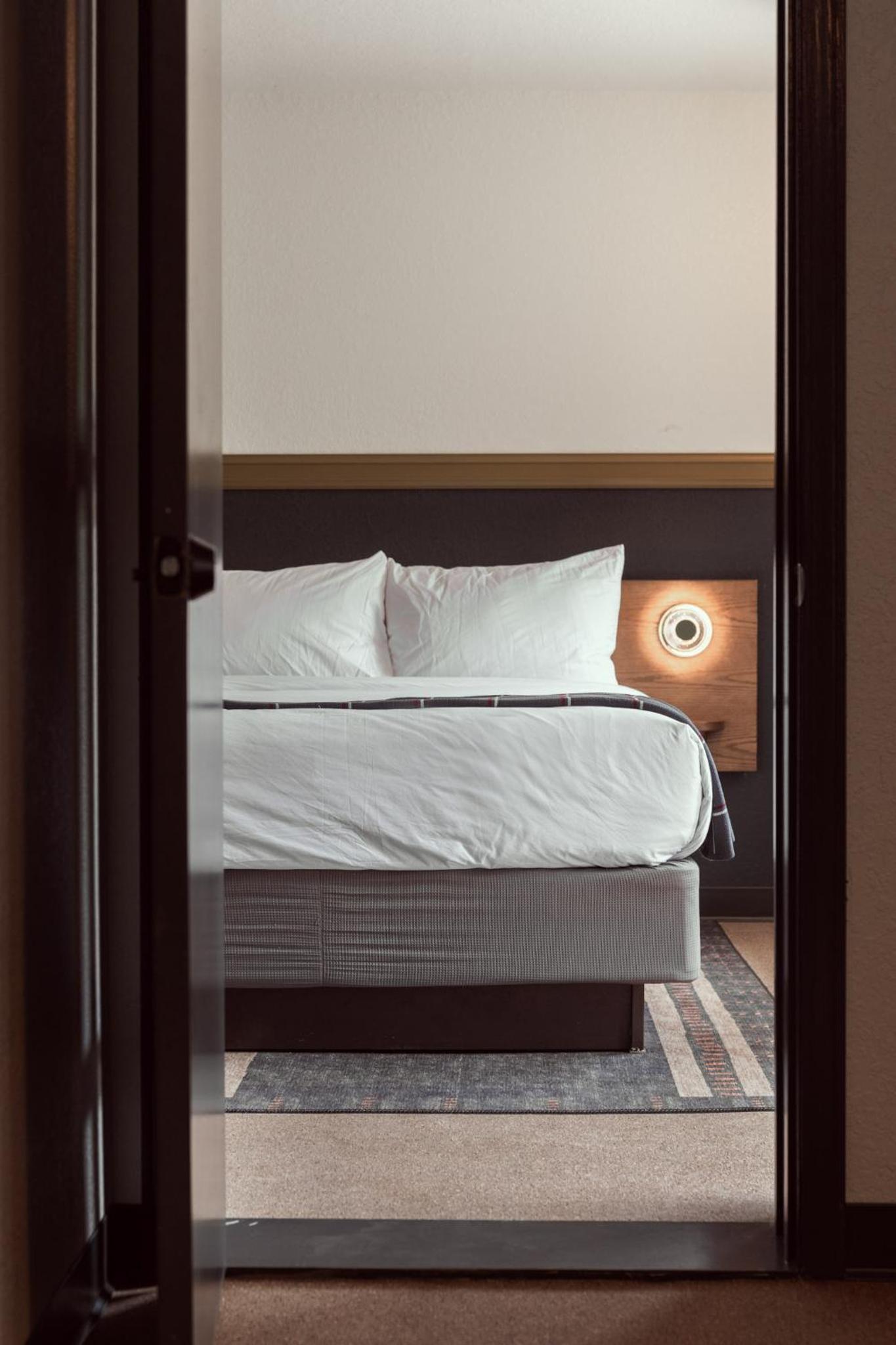 Two Bedroom Suite with Kitchenette - High Floor - Photo 2