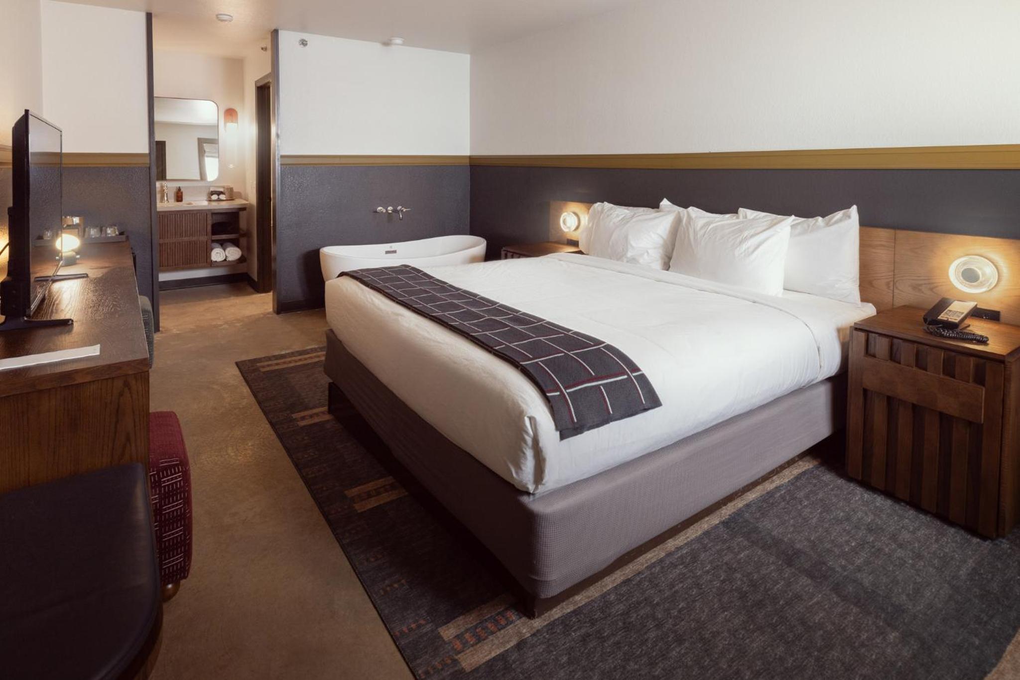 King Room with Spa Bath - Ground Floor - Photo 1