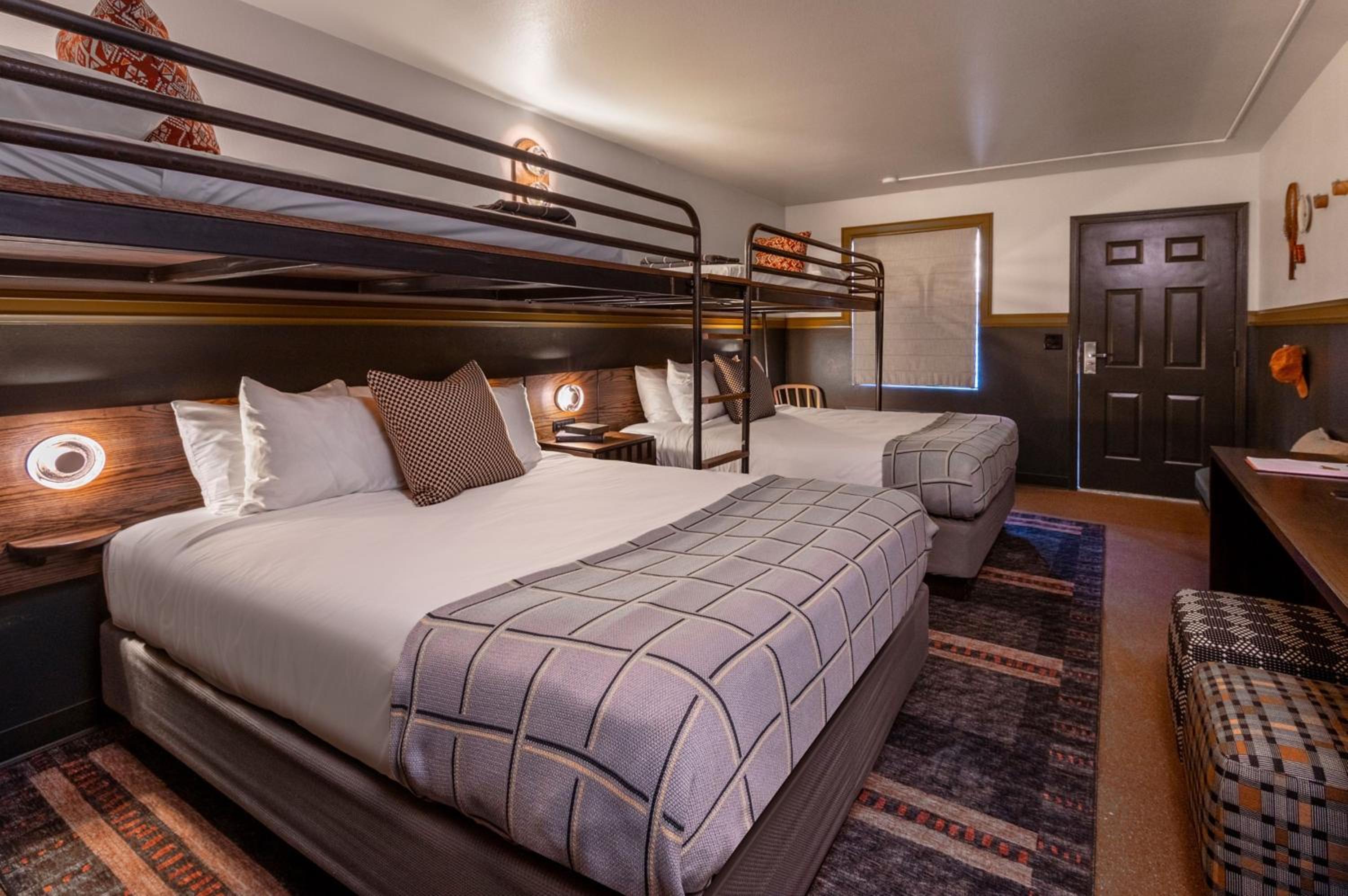Queen Room with Two Queen Beds - Ground Floor - Photo 8