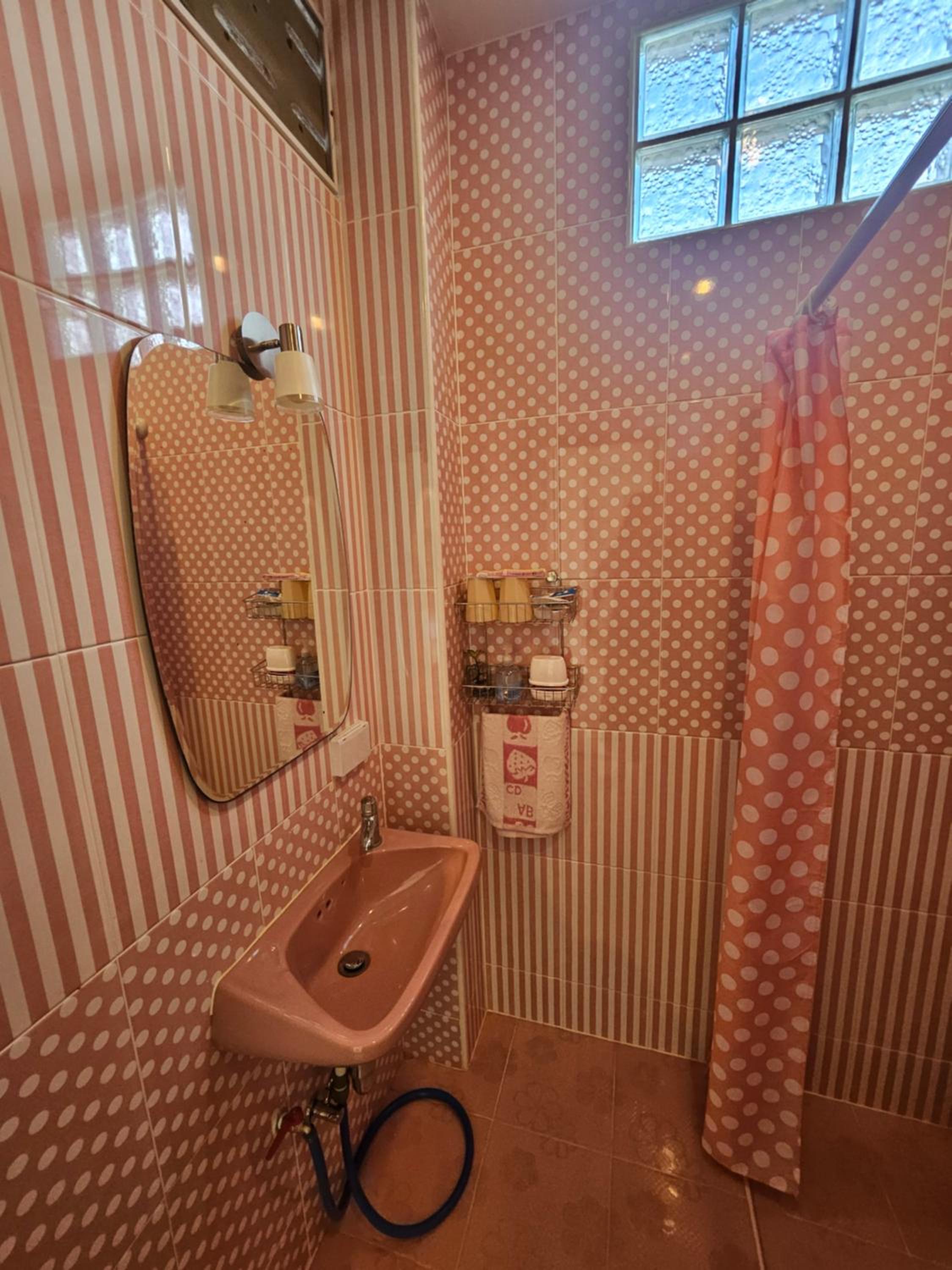 Budget Twin Room - Photo 3