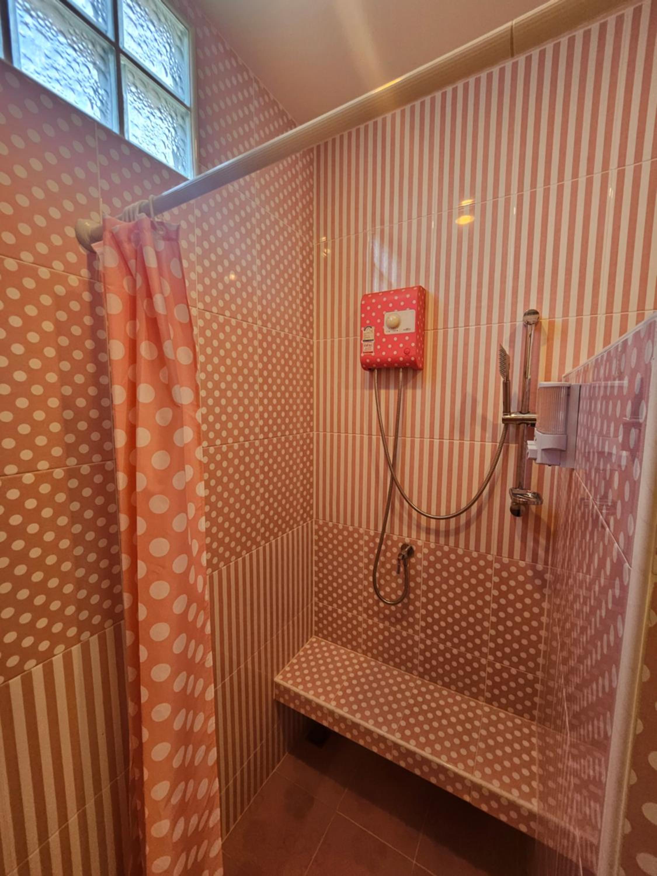 Budget Twin Room - Photo 2