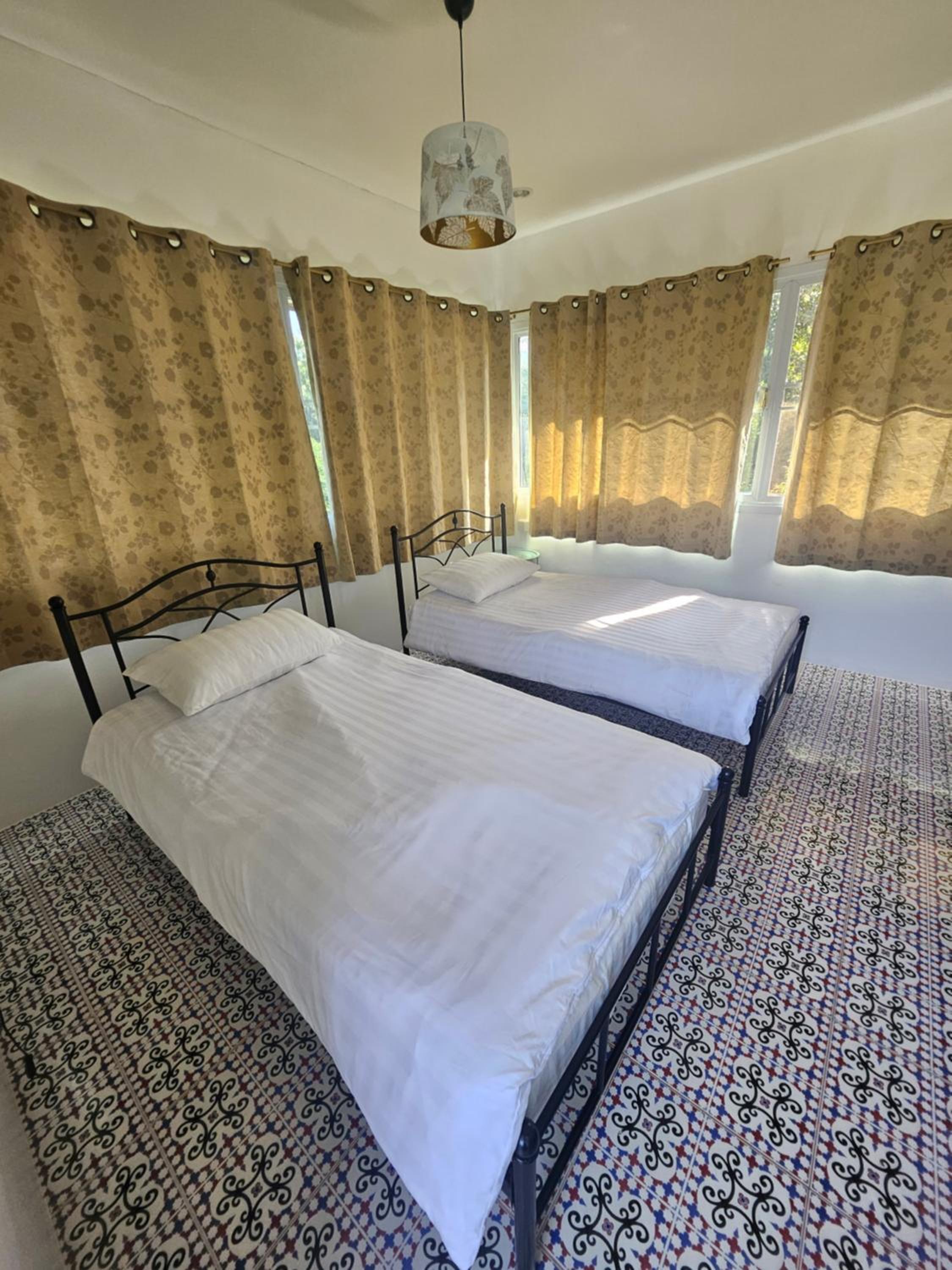 Economy Quadruple Room - Photo 1