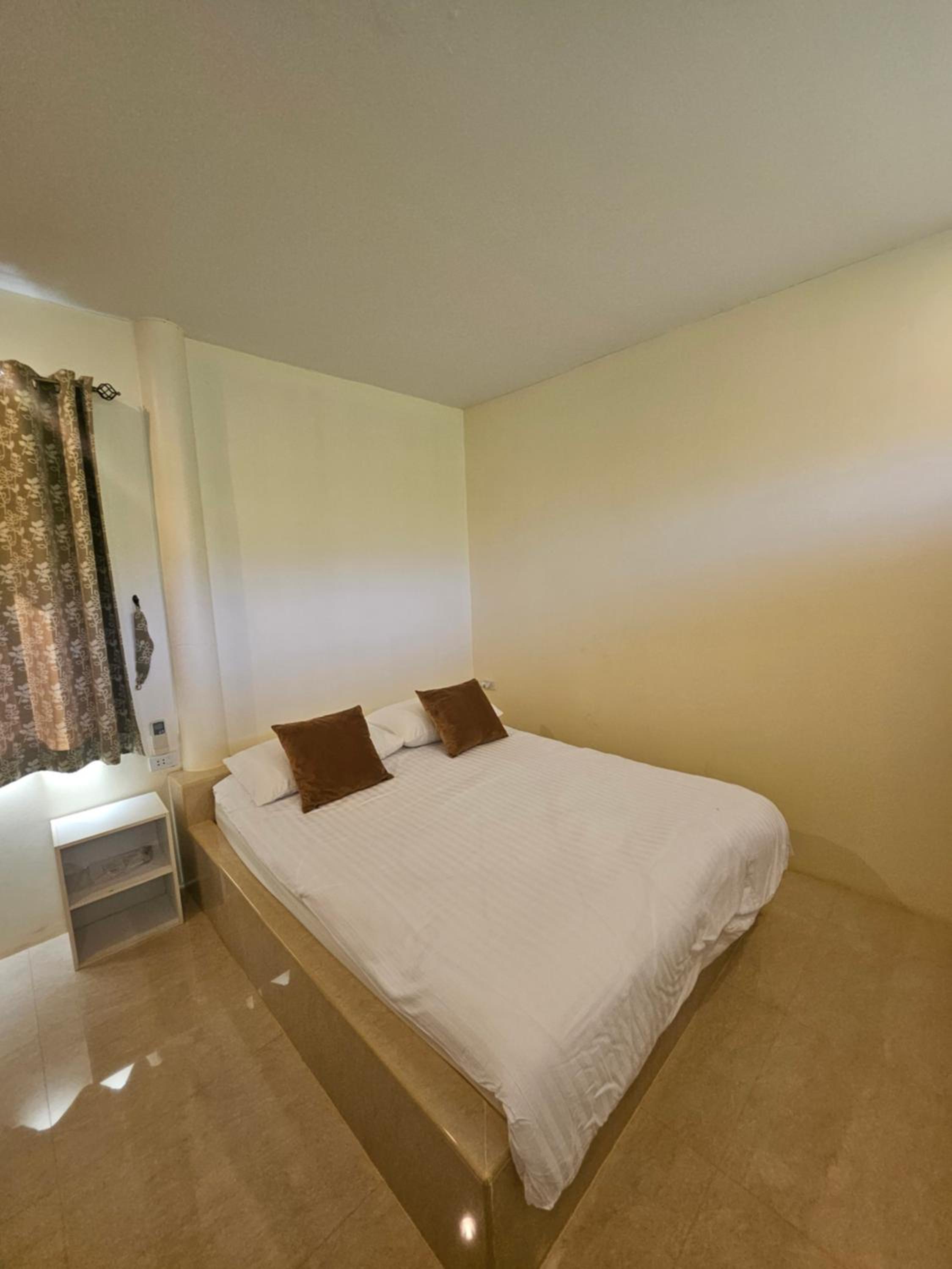 Economy Quadruple Room - Photo 4