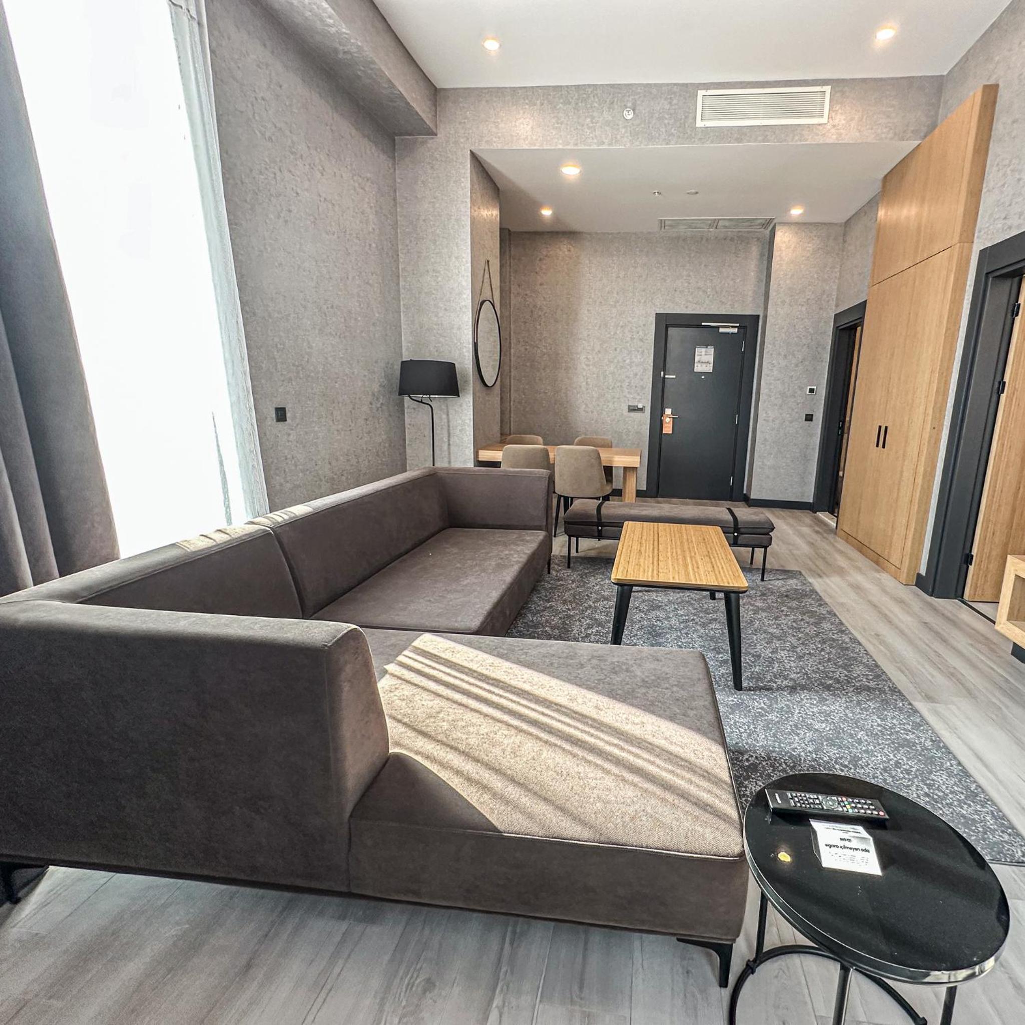 Corner Suite - Photo 8