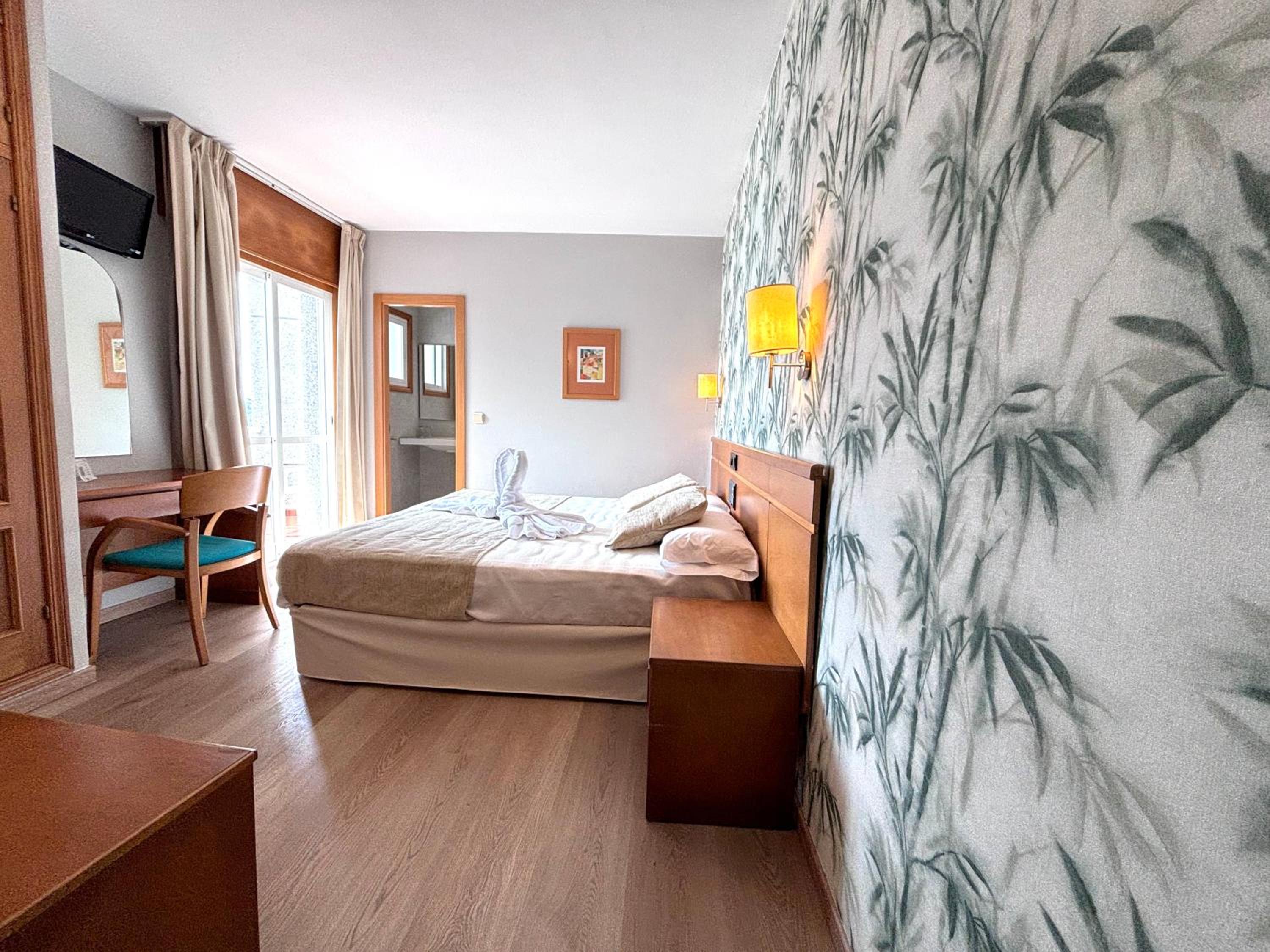 Double or Twin Room with Sea View photo 3