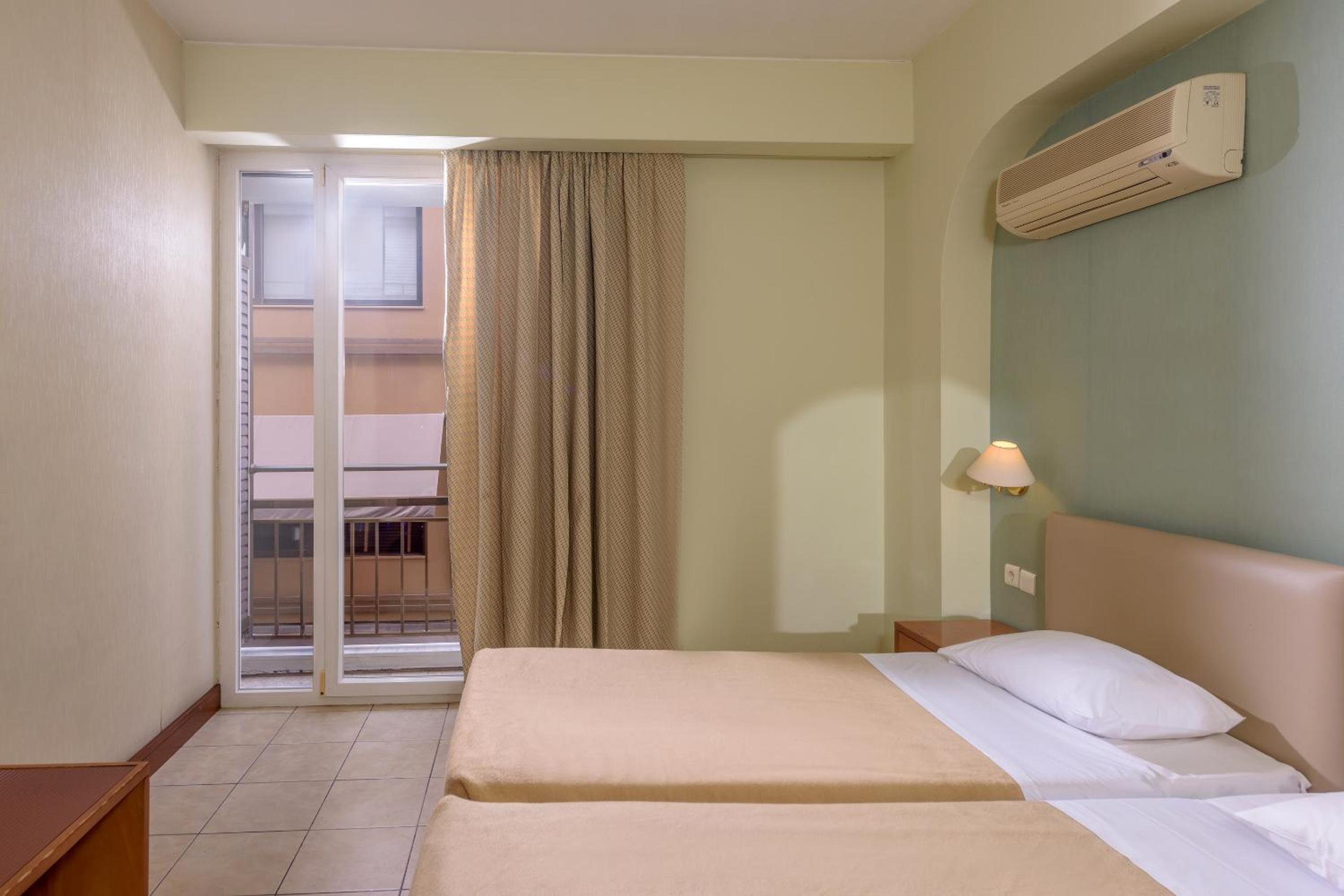 Standard Triple Room photo 2
