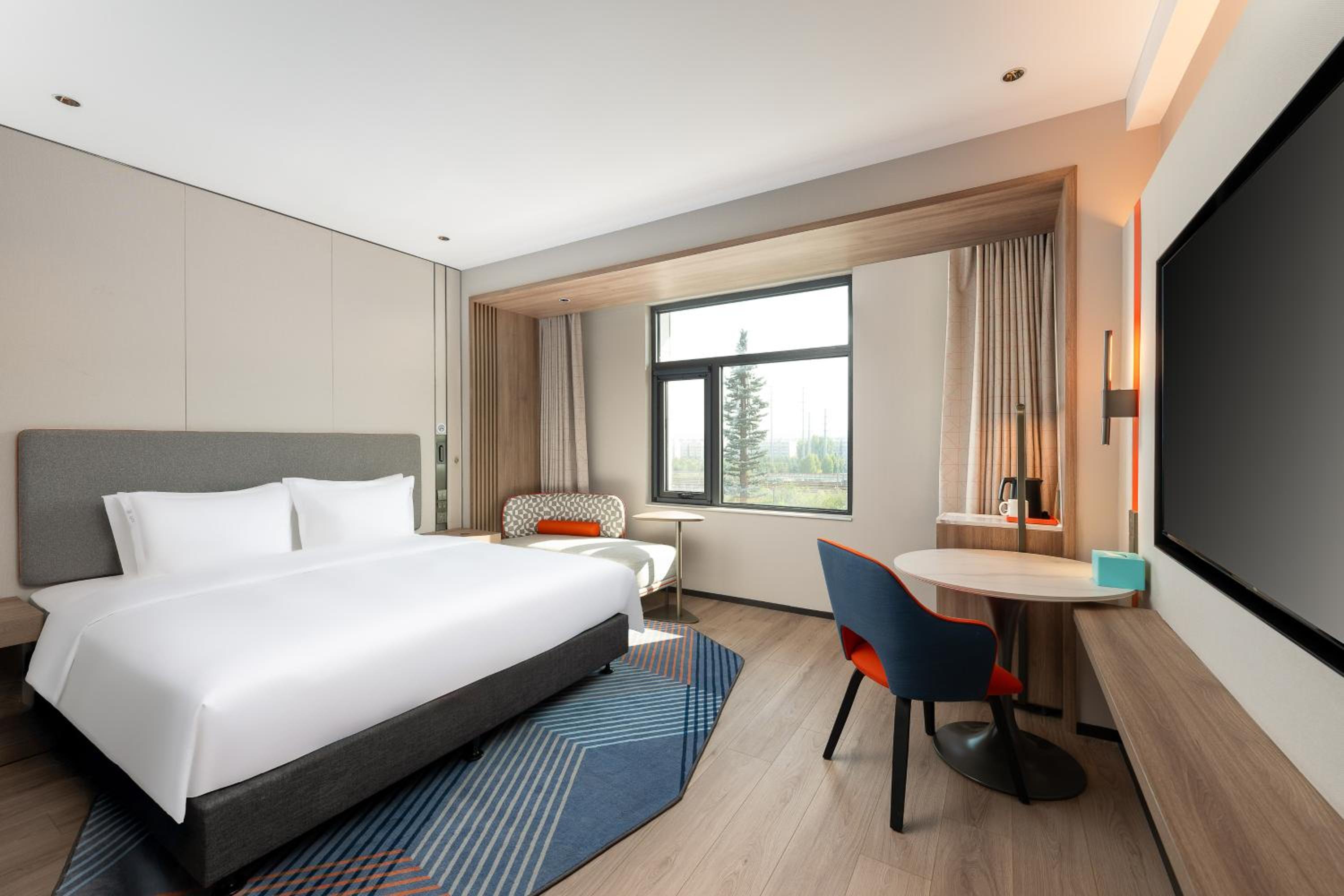 Standard King Room with City View photo 1