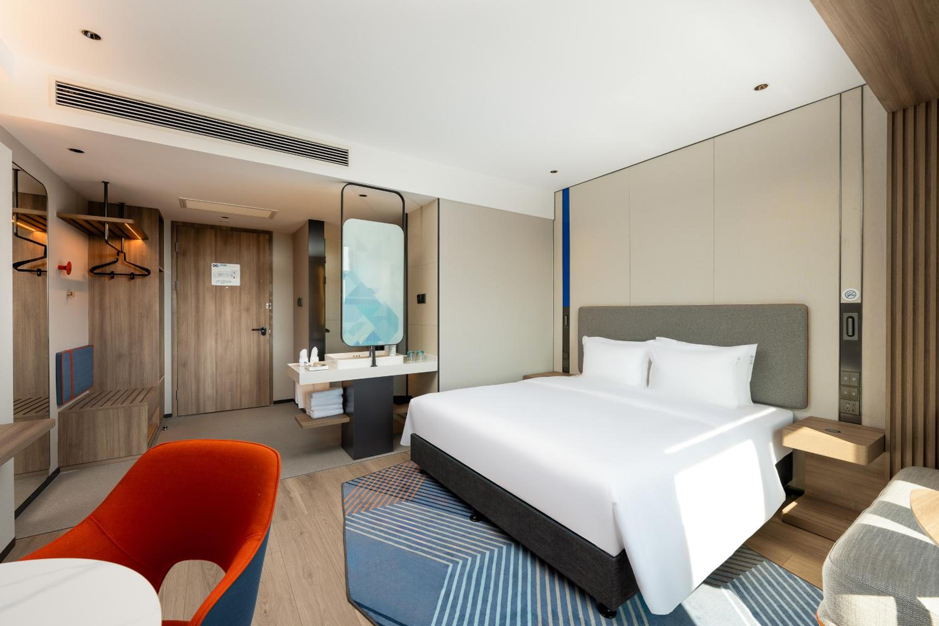 Standard King Room with City View photo 2