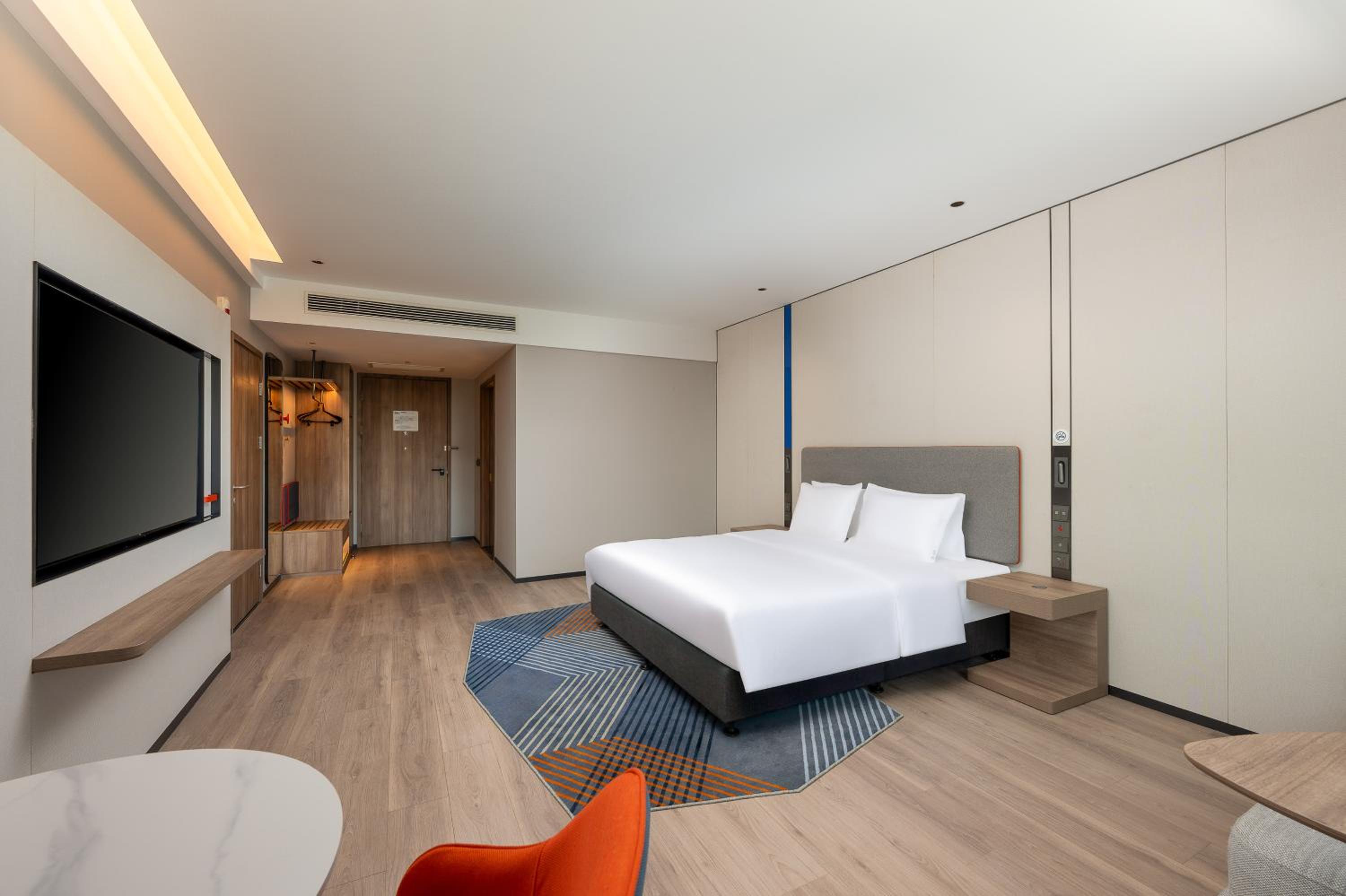 Standard King Room - Accessible photo 2