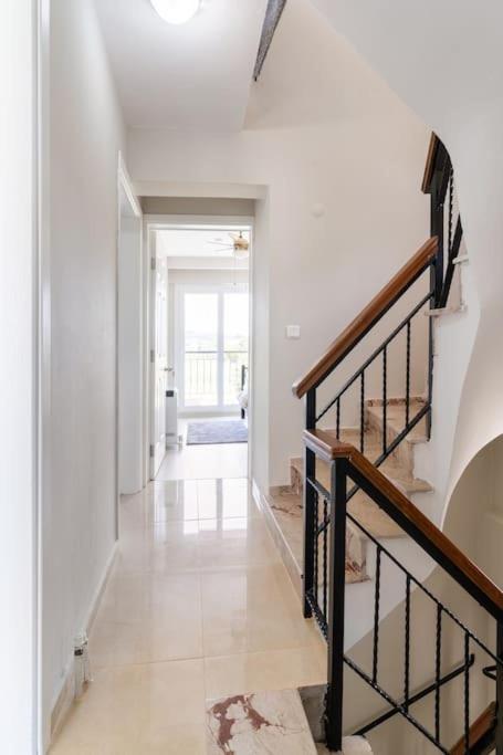Three-Bedroom Villa photo 3