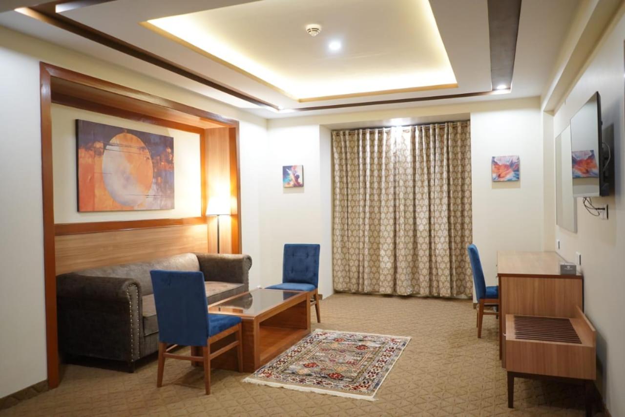 Executive Suite - Photo 1