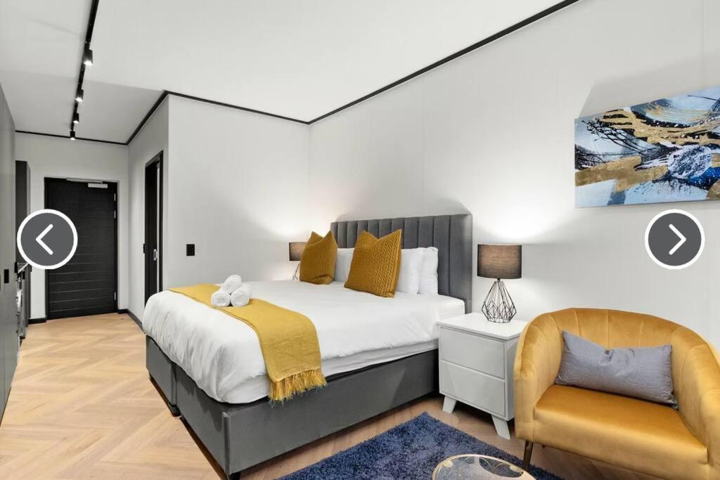 Studio Apartment with Balcony