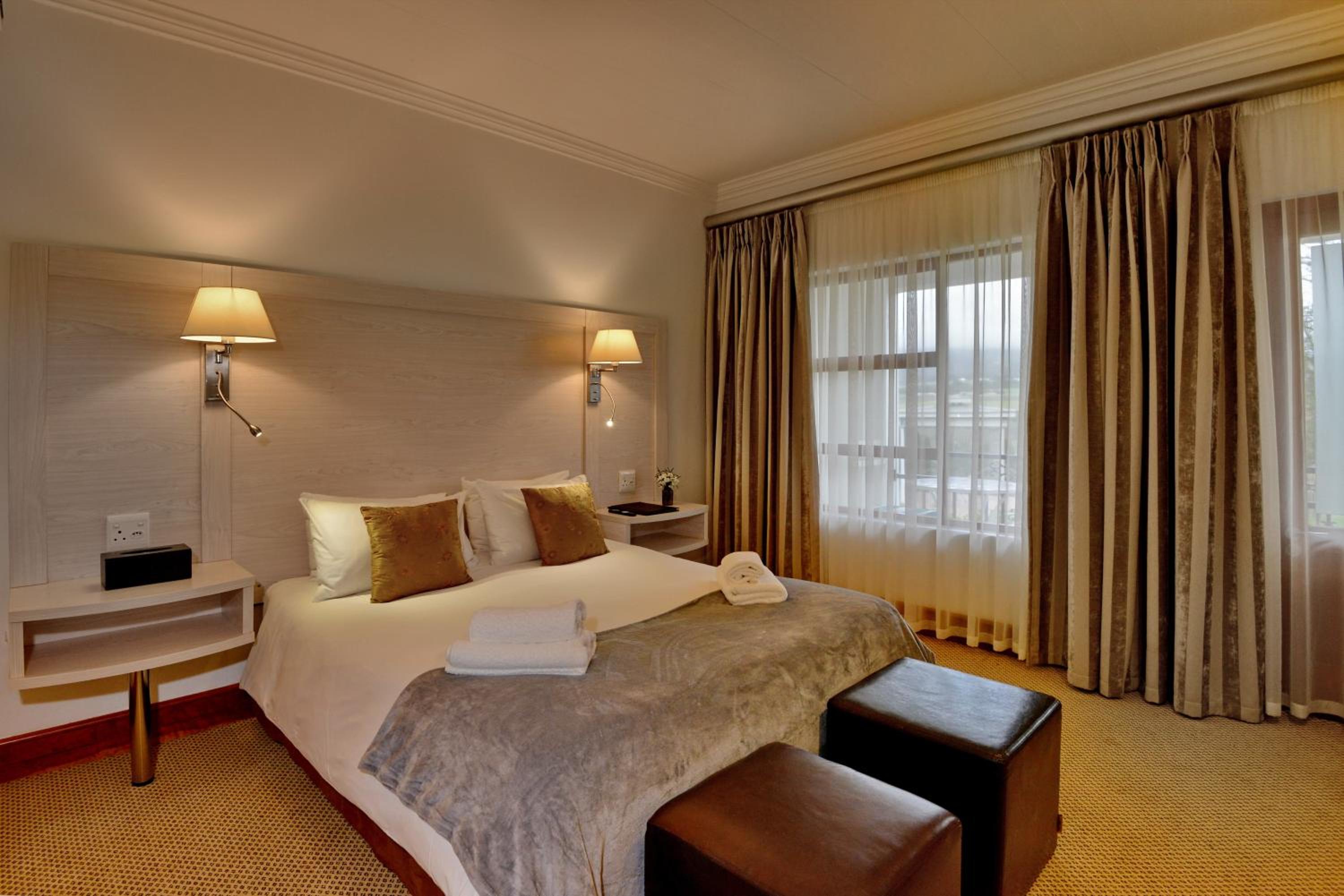 Luxury Double Room with Patio - Photo 2