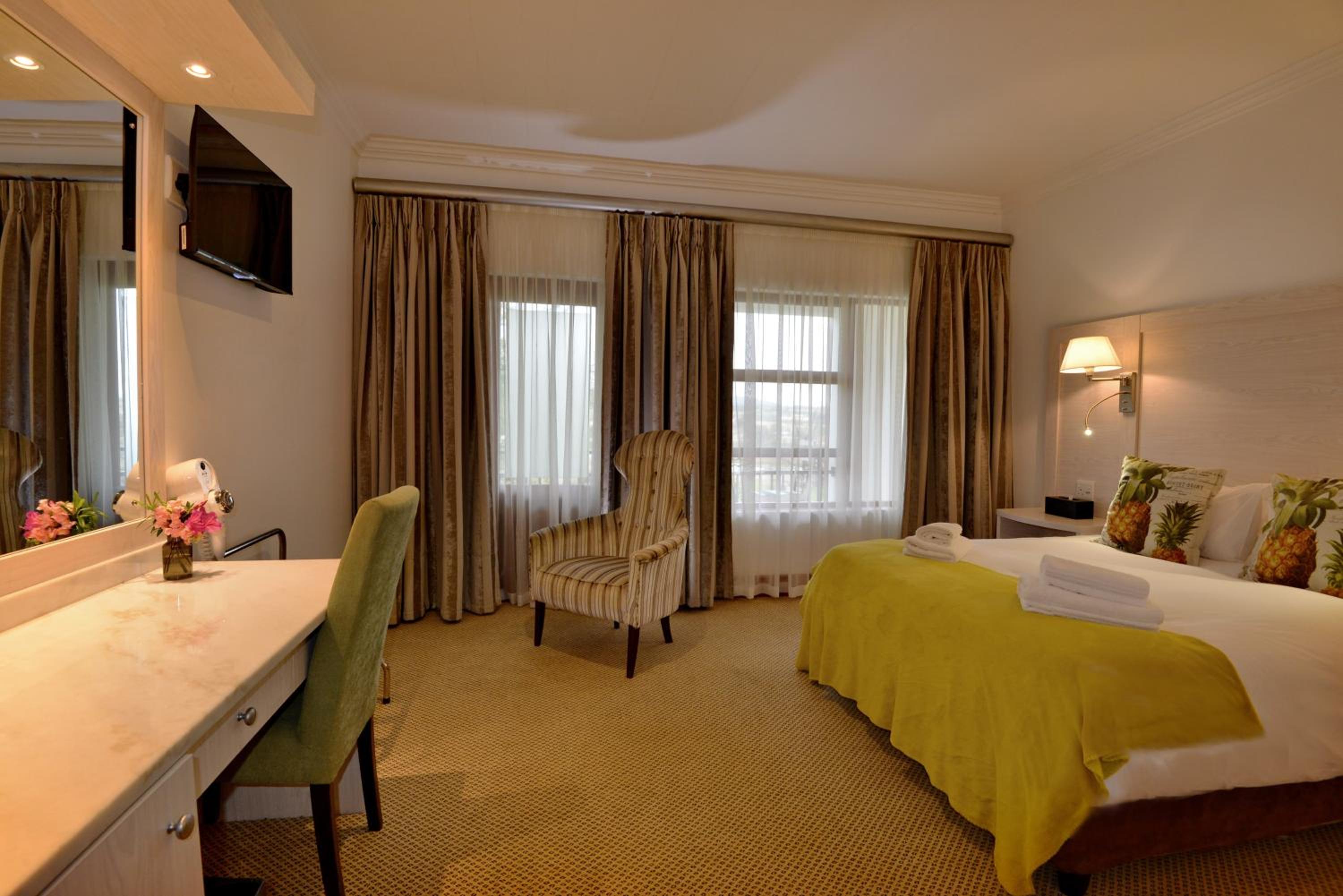Luxury Double Room with Patio - Photo 11