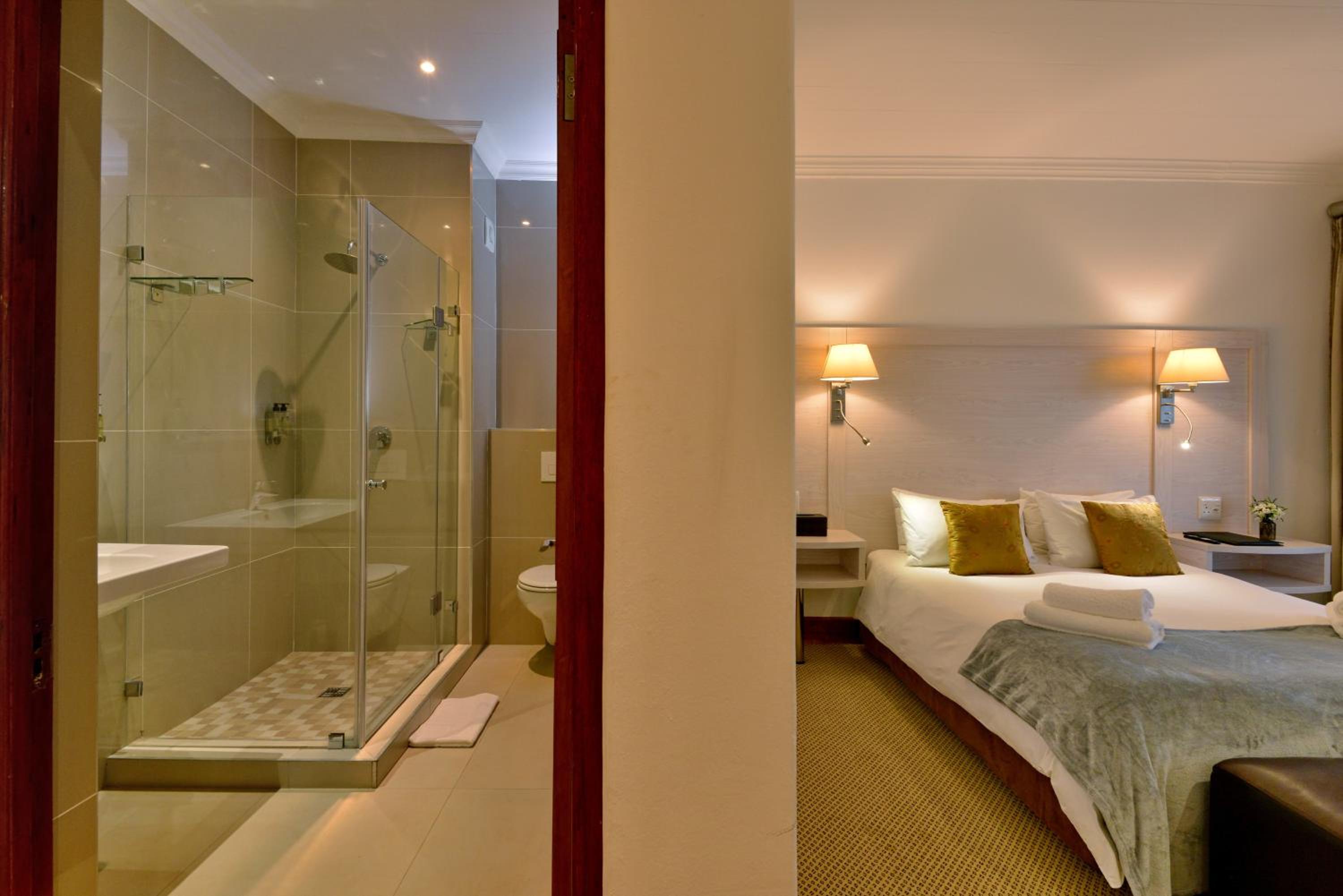 Luxury Double Room with Patio - Photo 4