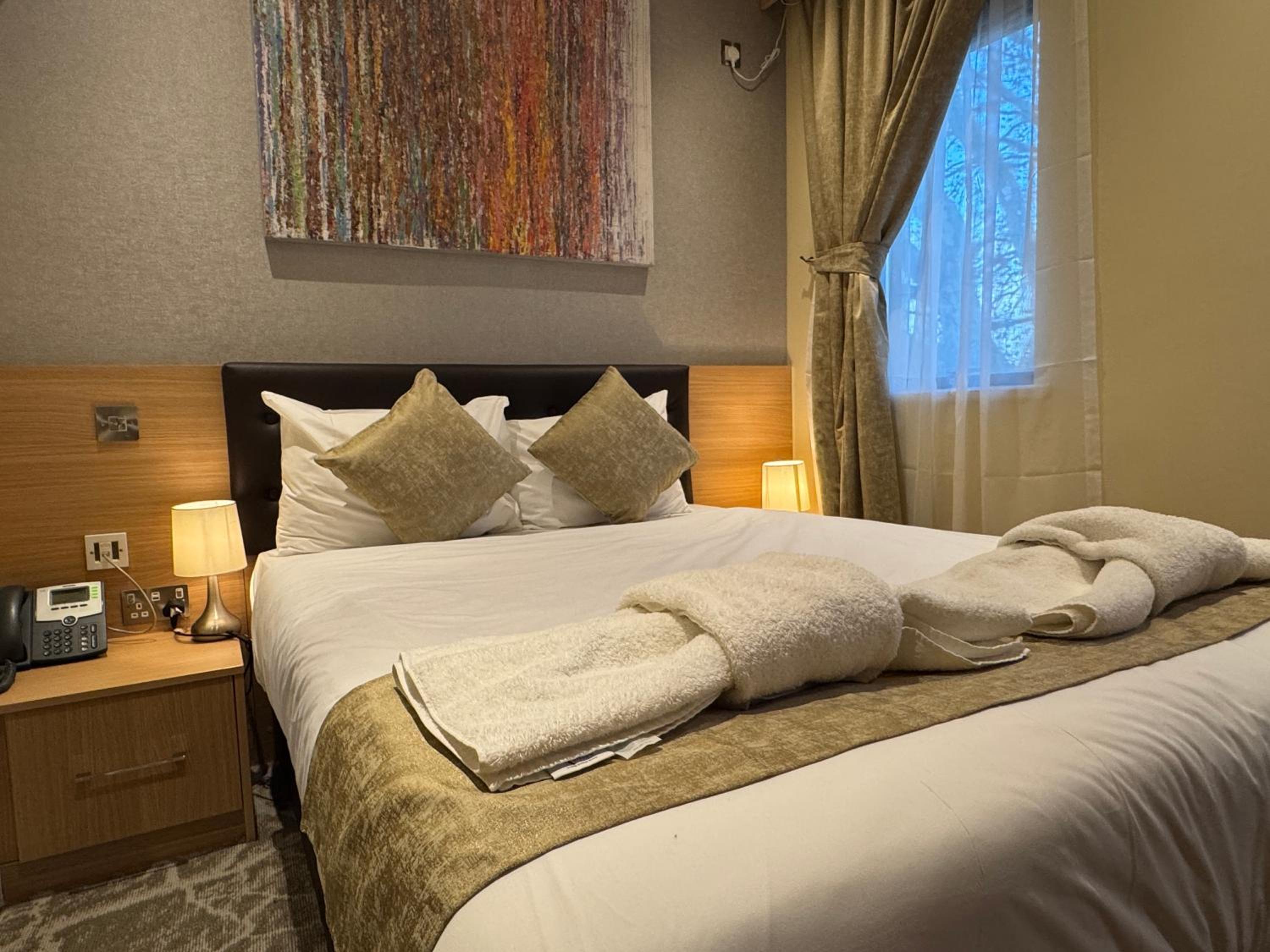 Queen Room photo 2