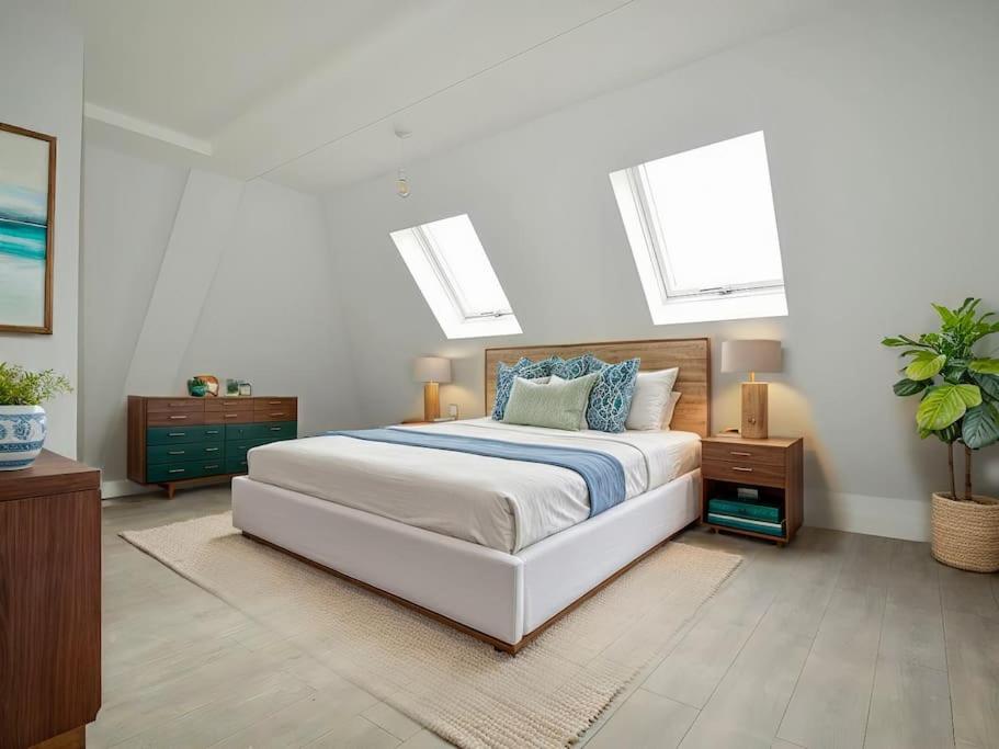 Five-Bedroom House photo 1