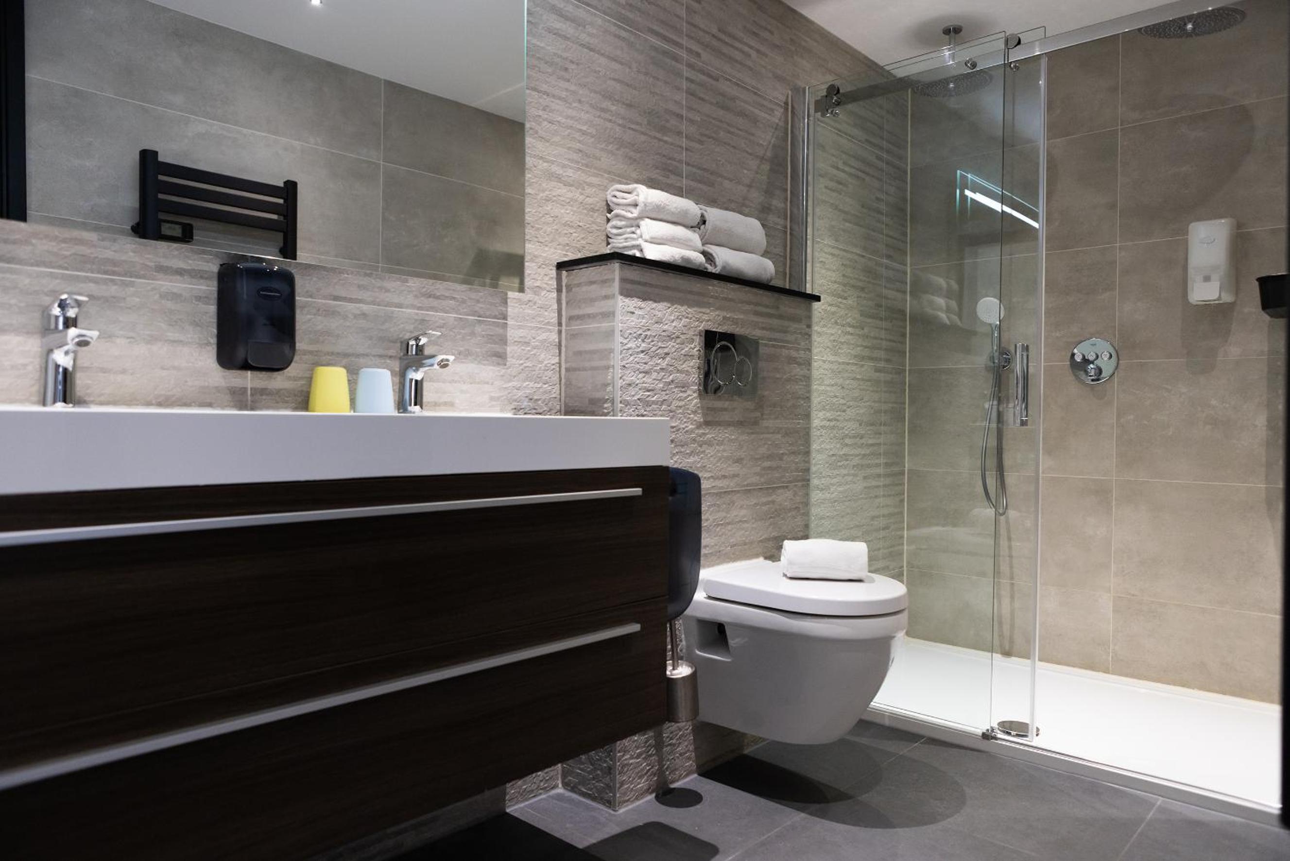 Family Room with Private Bathroom photo 2