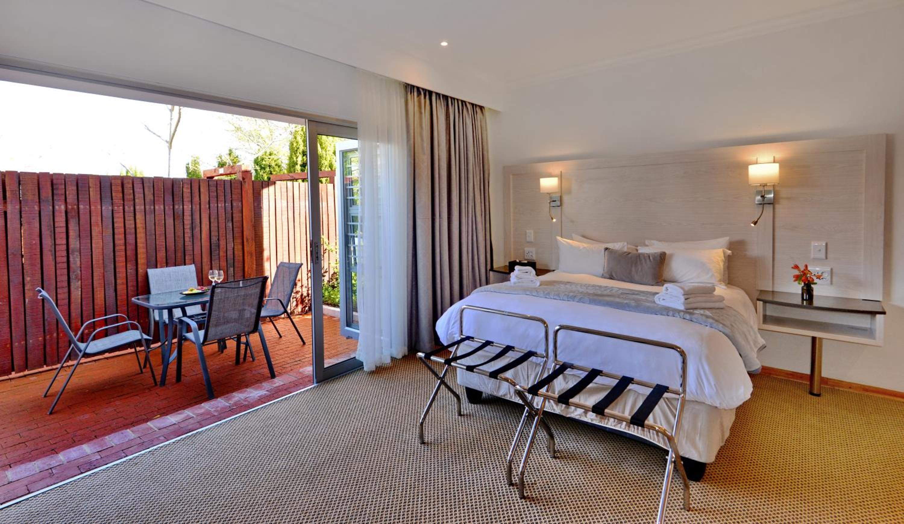 Luxury Double Room with Patio - Photo 8