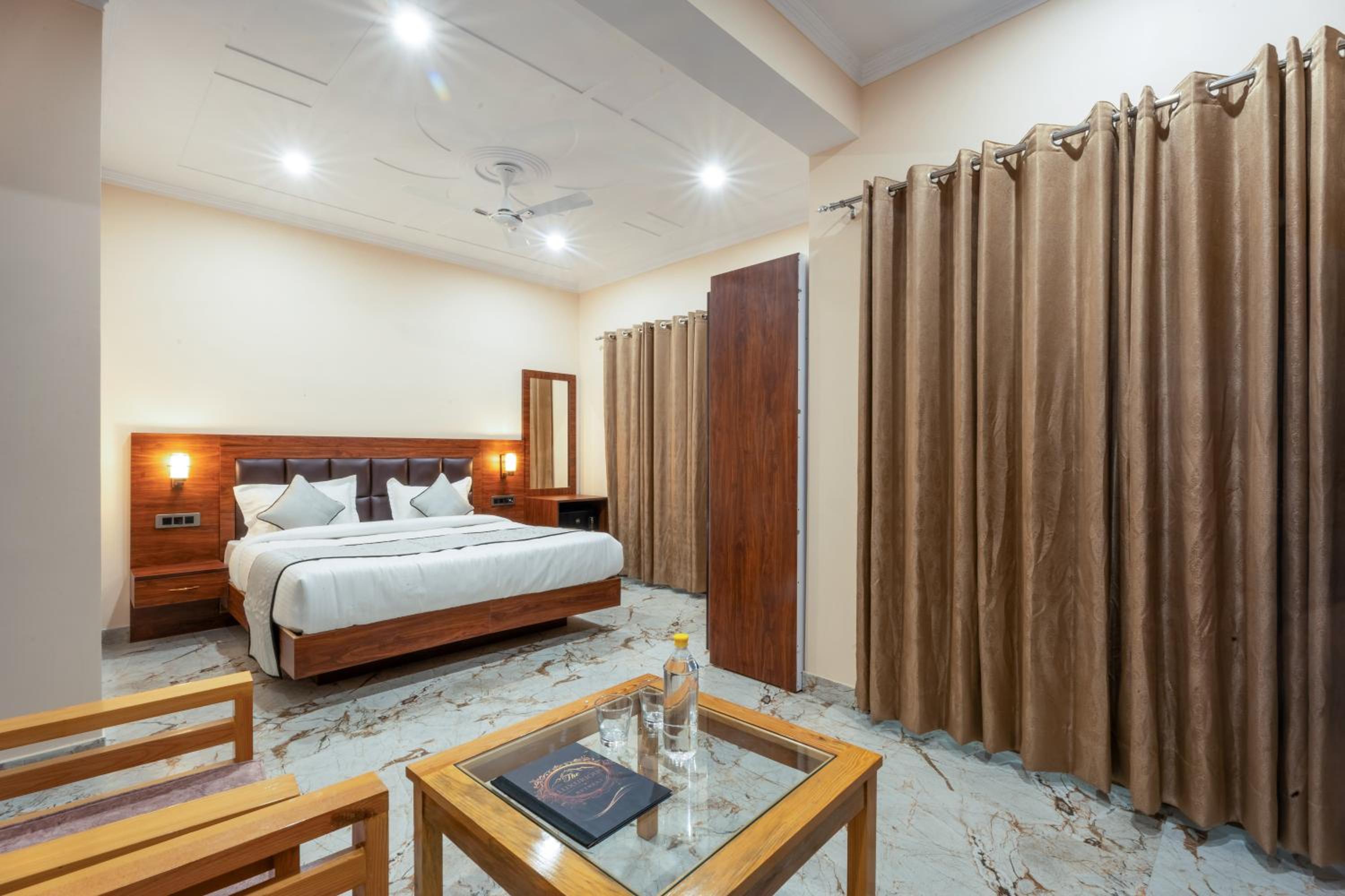 Superior King Room photo 1