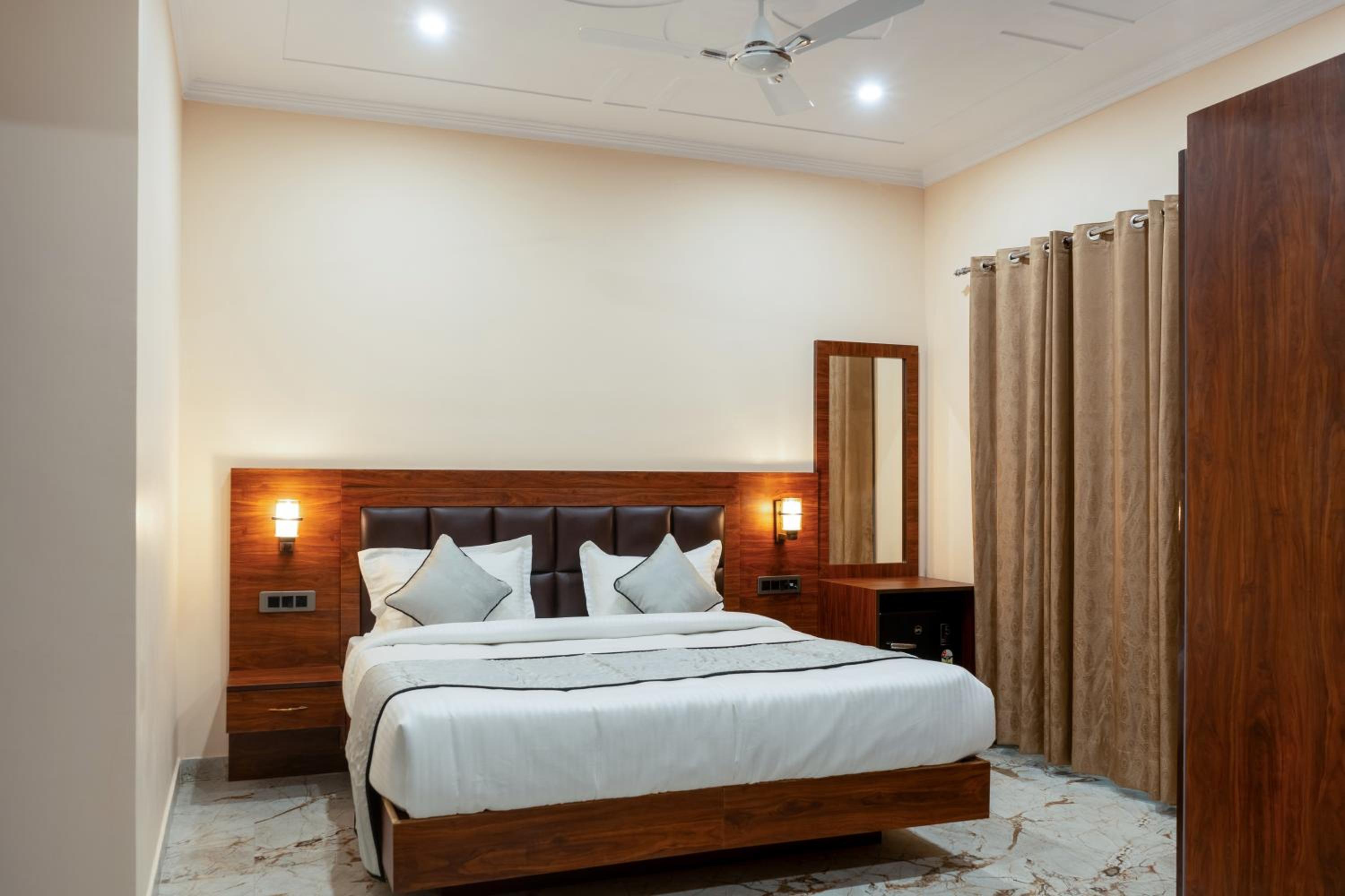 Superior King Room photo 3