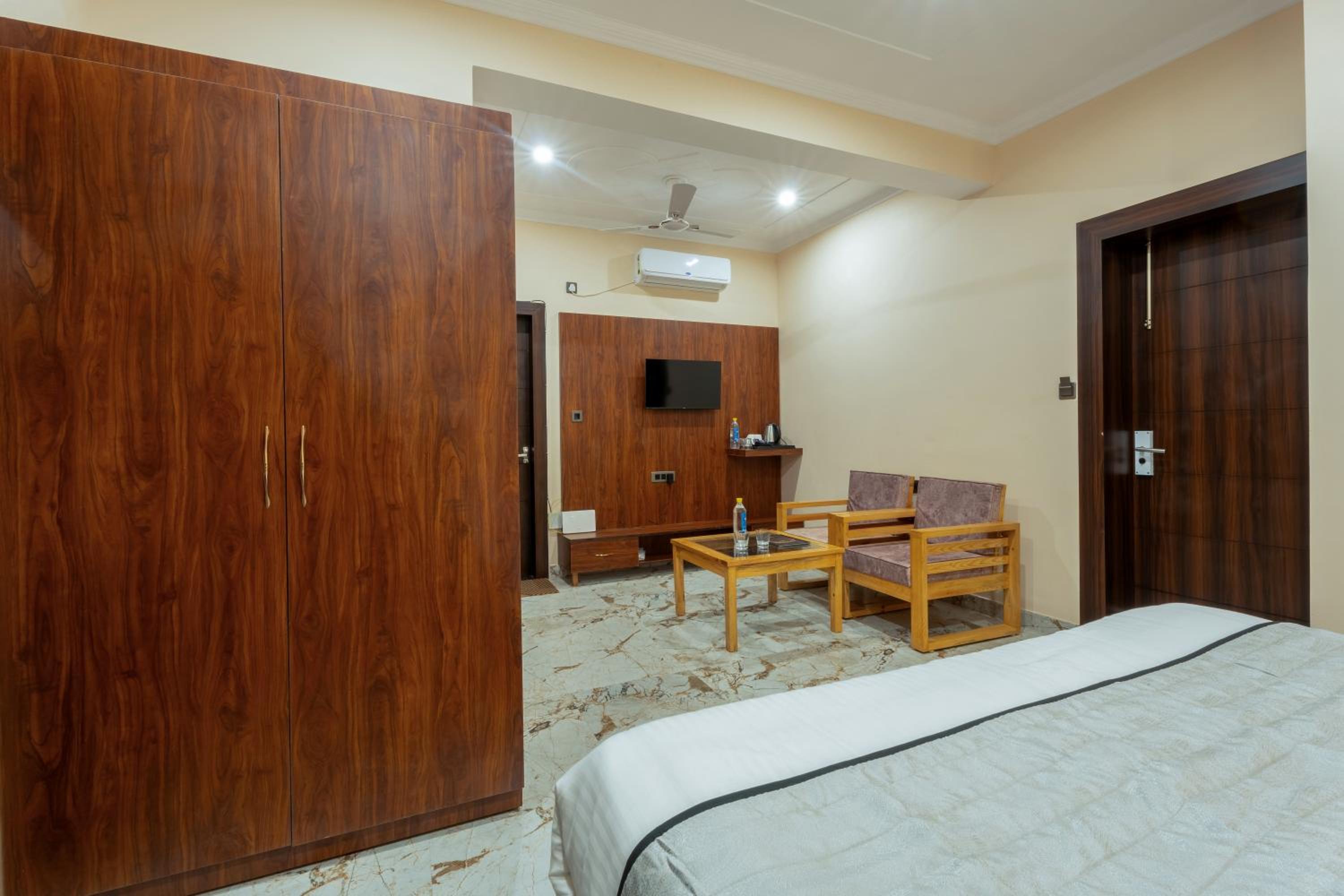 Superior King Room photo 2