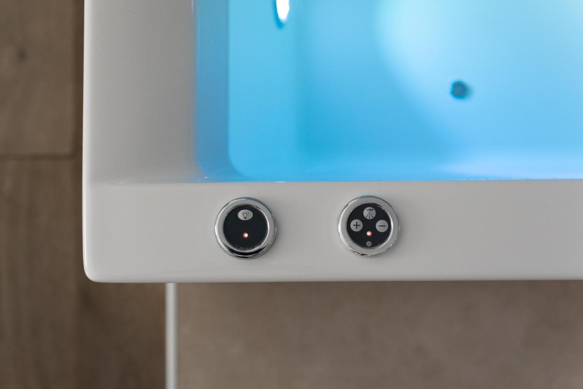 Suite with Hot Tub - Photo 9