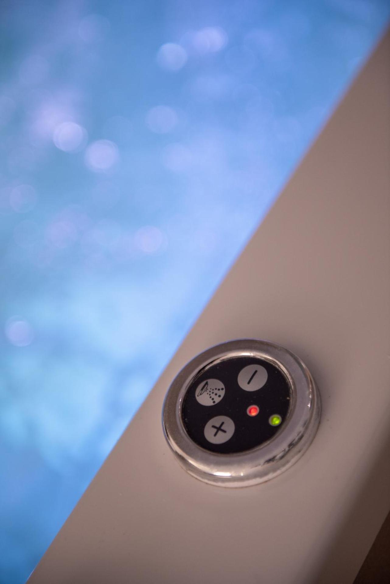 Suite with Hot Tub - Photo 3