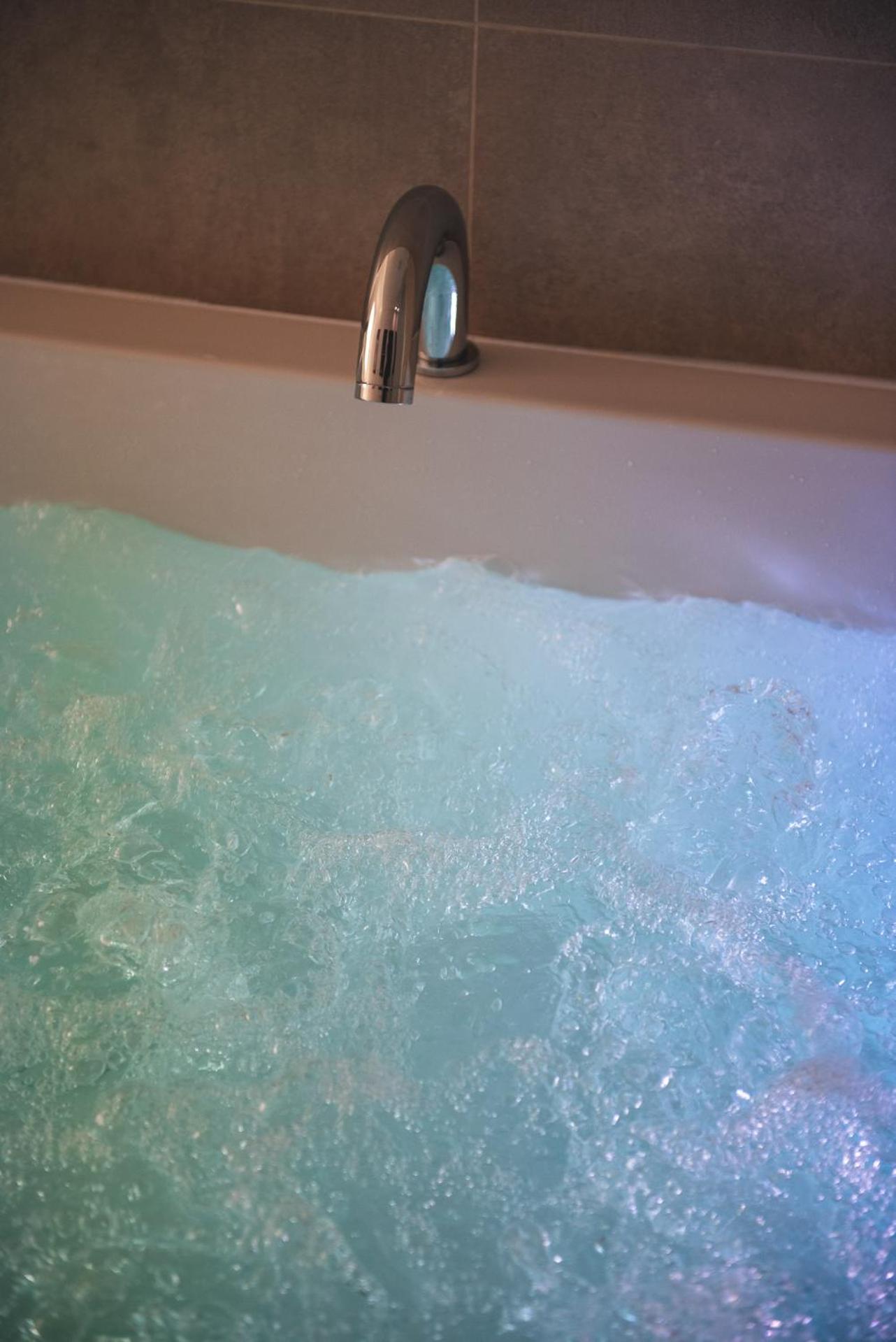 Suite with Hot Tub - Photo 12