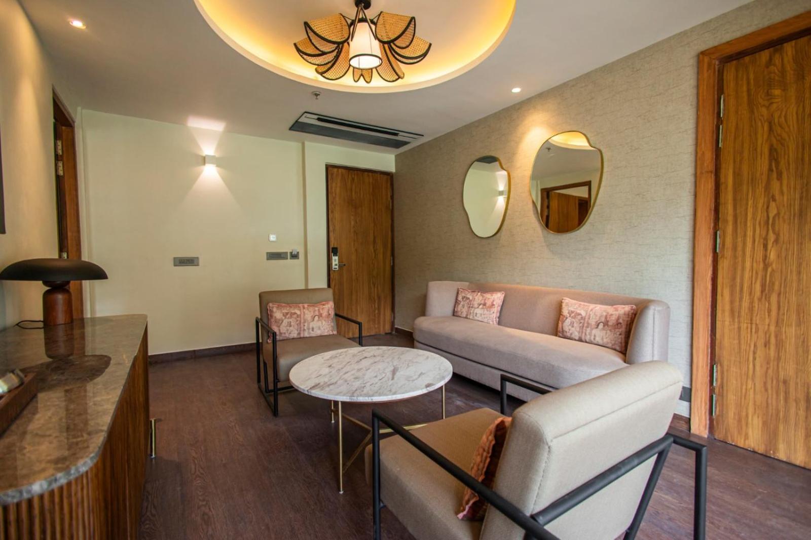 Family Two-Bedroom Suite With Bathtub