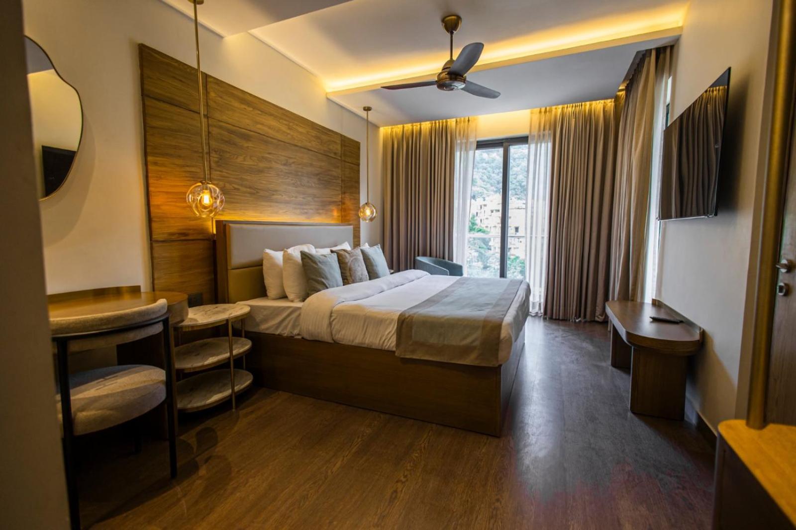 Family Two-Bedroom Suite With Bathtub photo