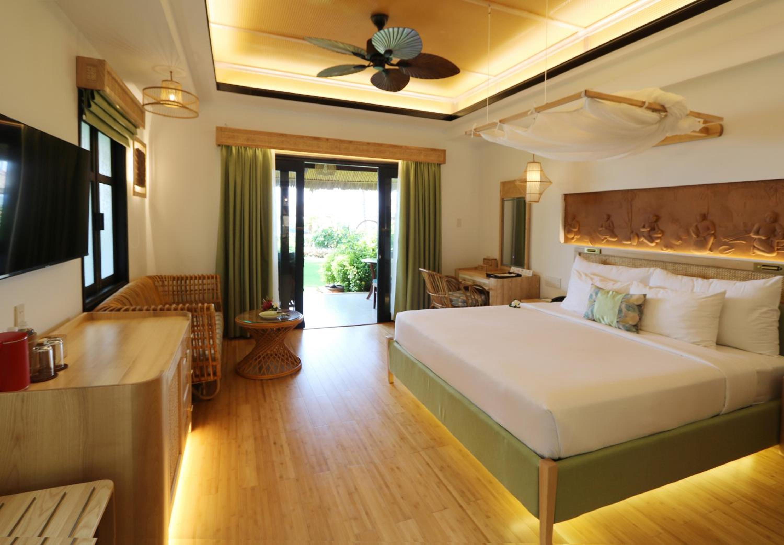 Serene Elite Premier Beach Front Bungalow - Photo 16