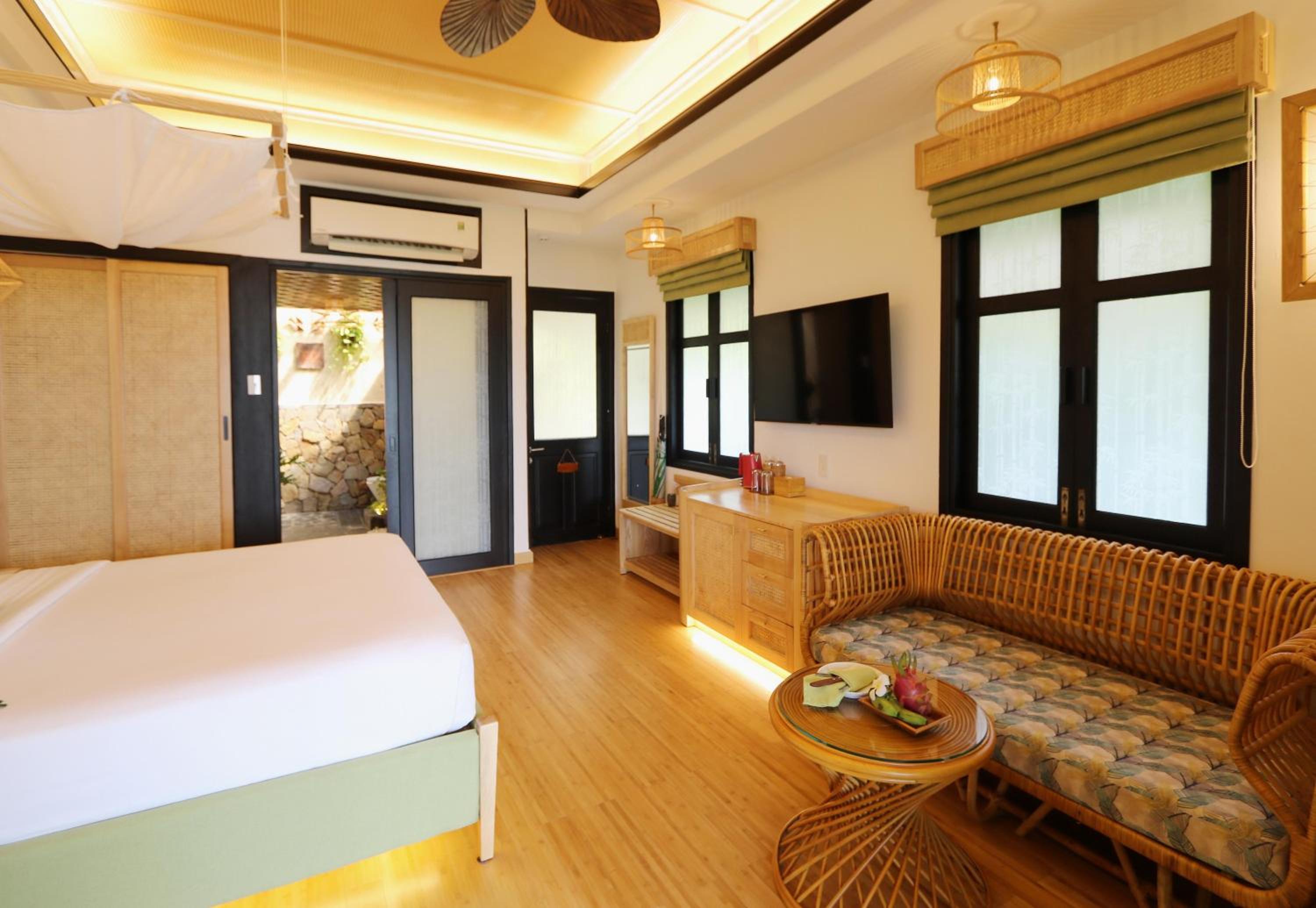 Serene Elite Premier Beach Front Bungalow - Photo 11