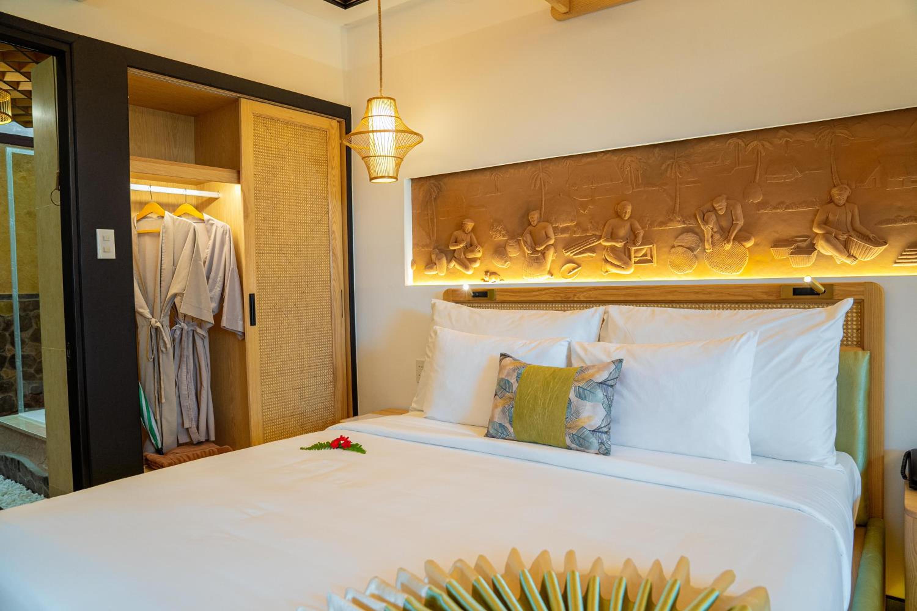 Serene Elite Premier Beach Front Bungalow - Photo 10