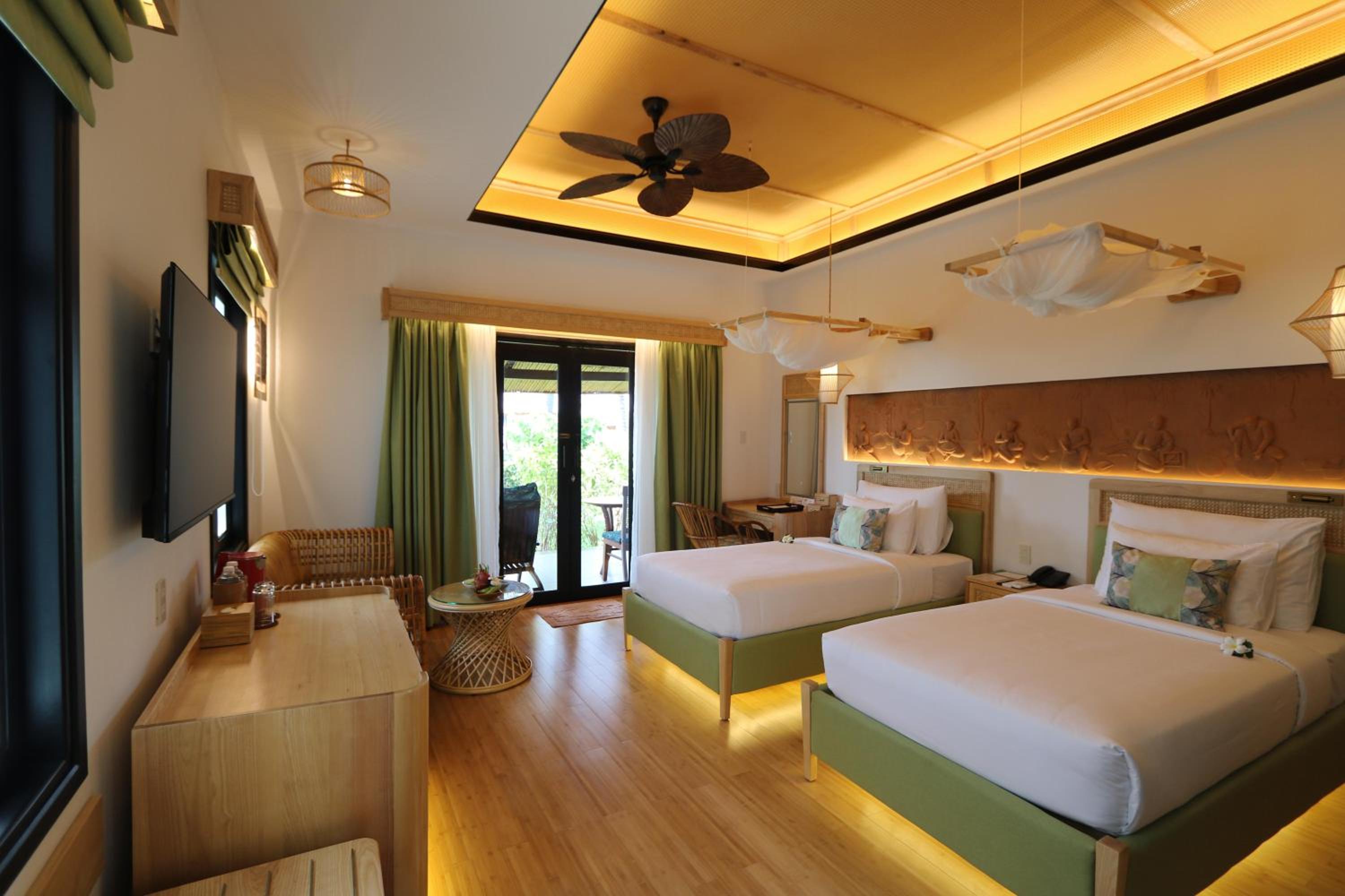 Serene Elite Premier Beach Front Bungalow - Photo 15