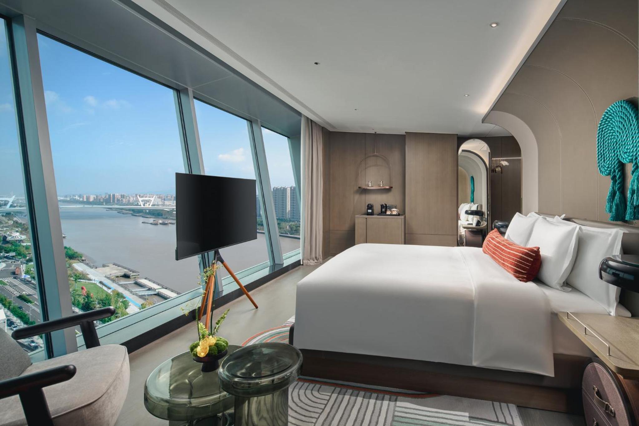 Premium King Room with City View