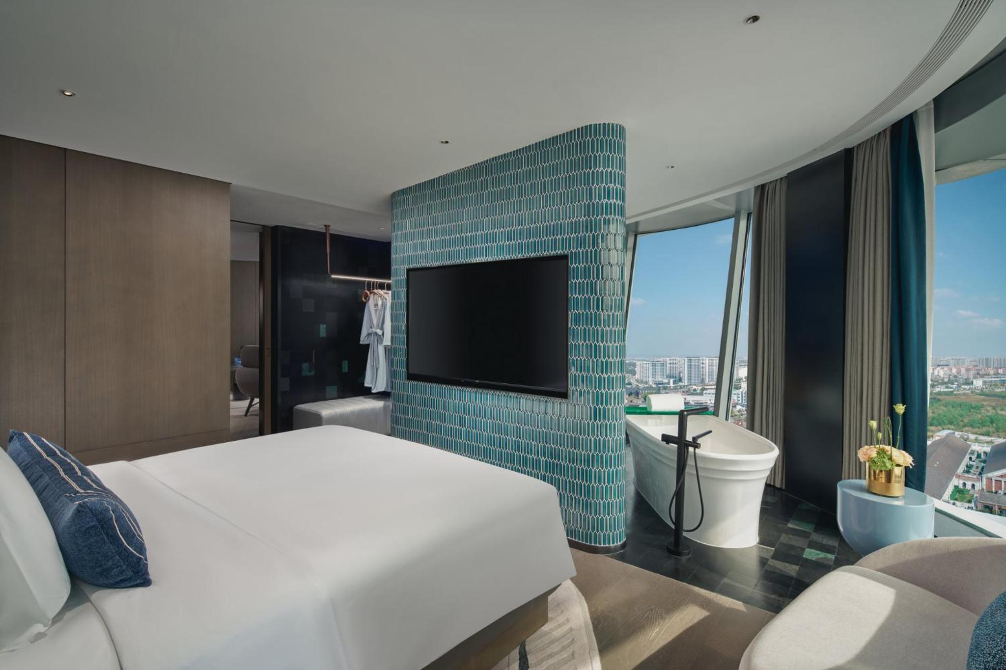 King Suite with River View