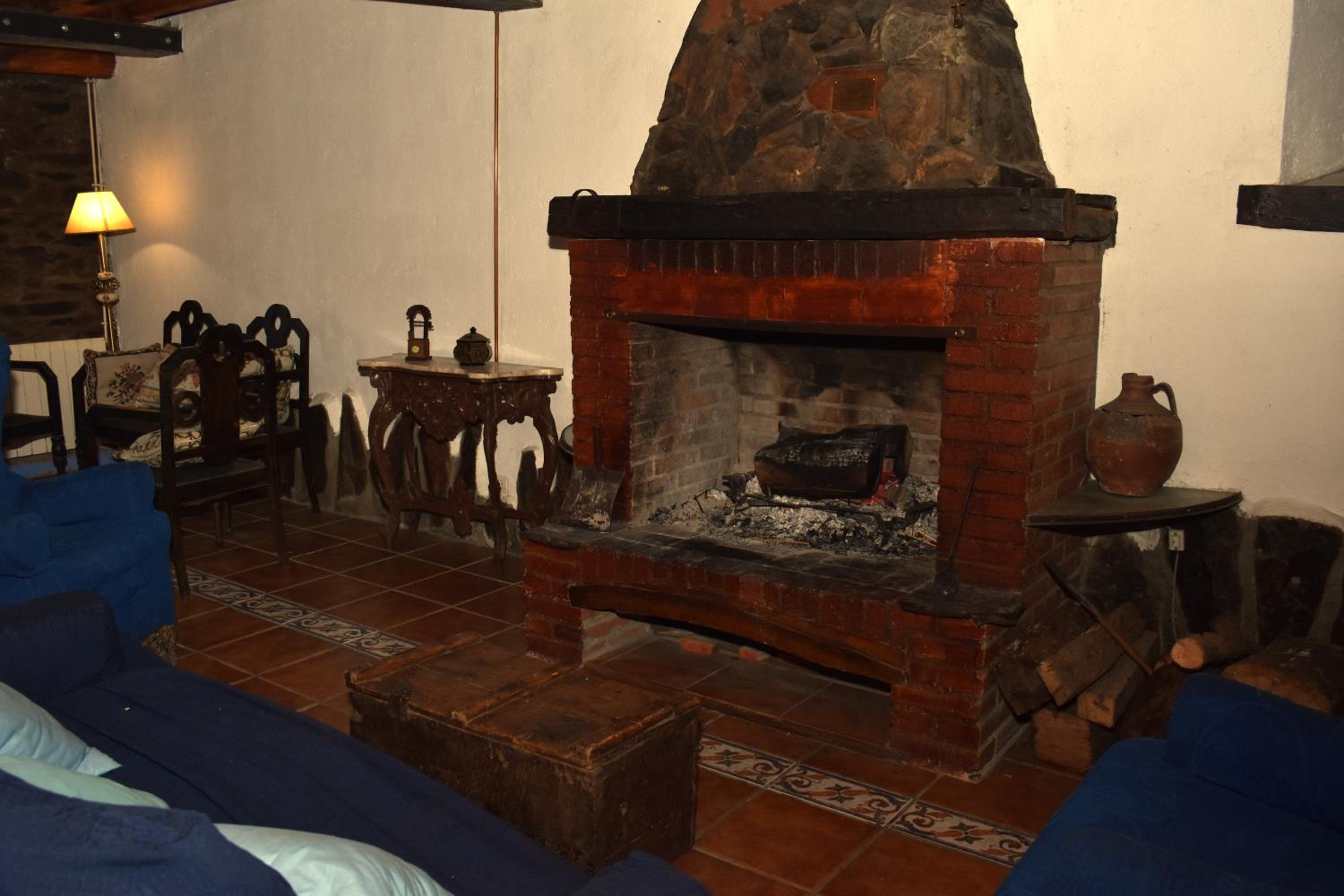 Five-Bedroom House photo 3