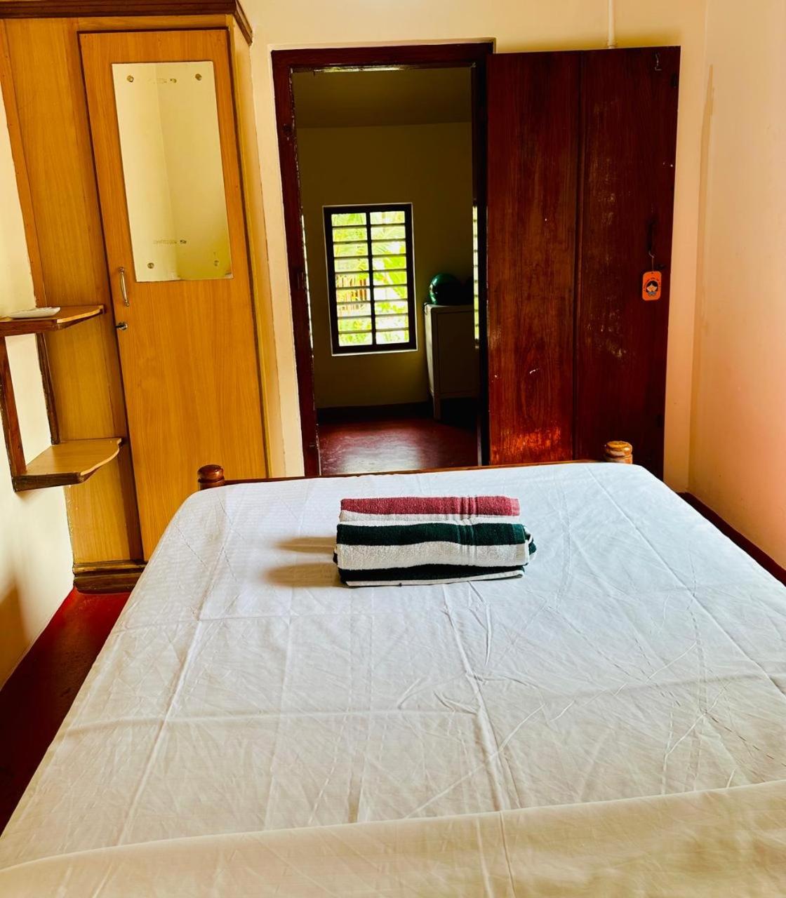 Double Room With Shared Bathroom photo 2